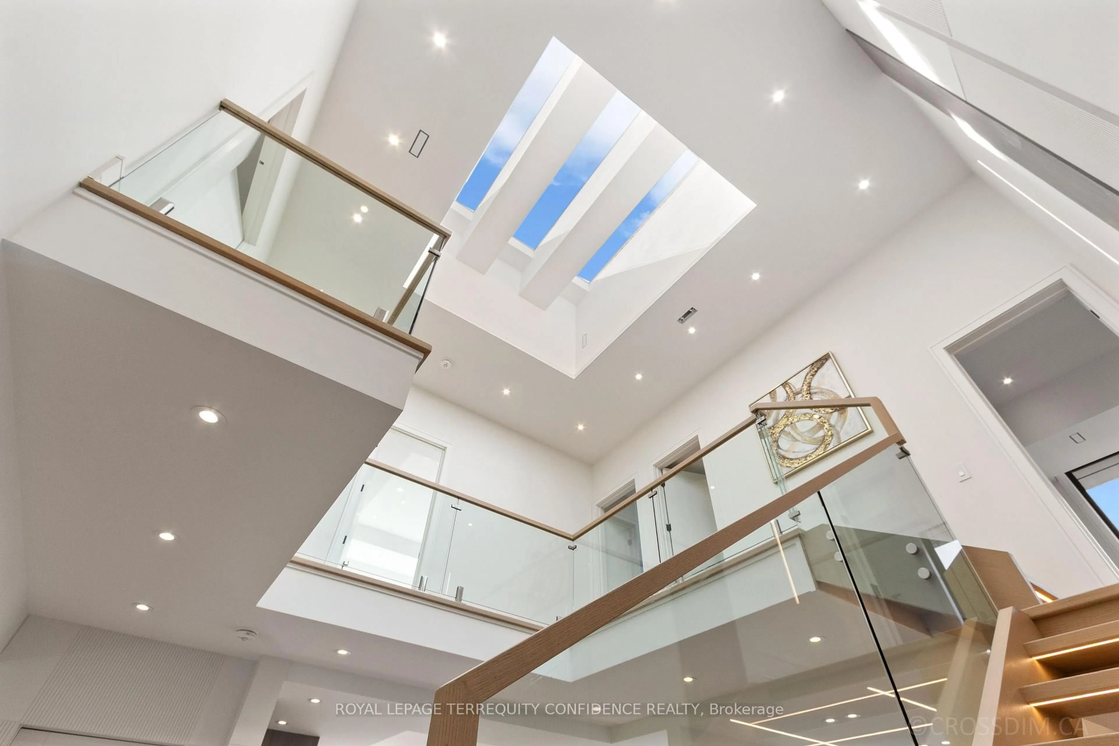 Indoor foyer for 205 Horsham Ave, Toronto Ontario M2N 2A4