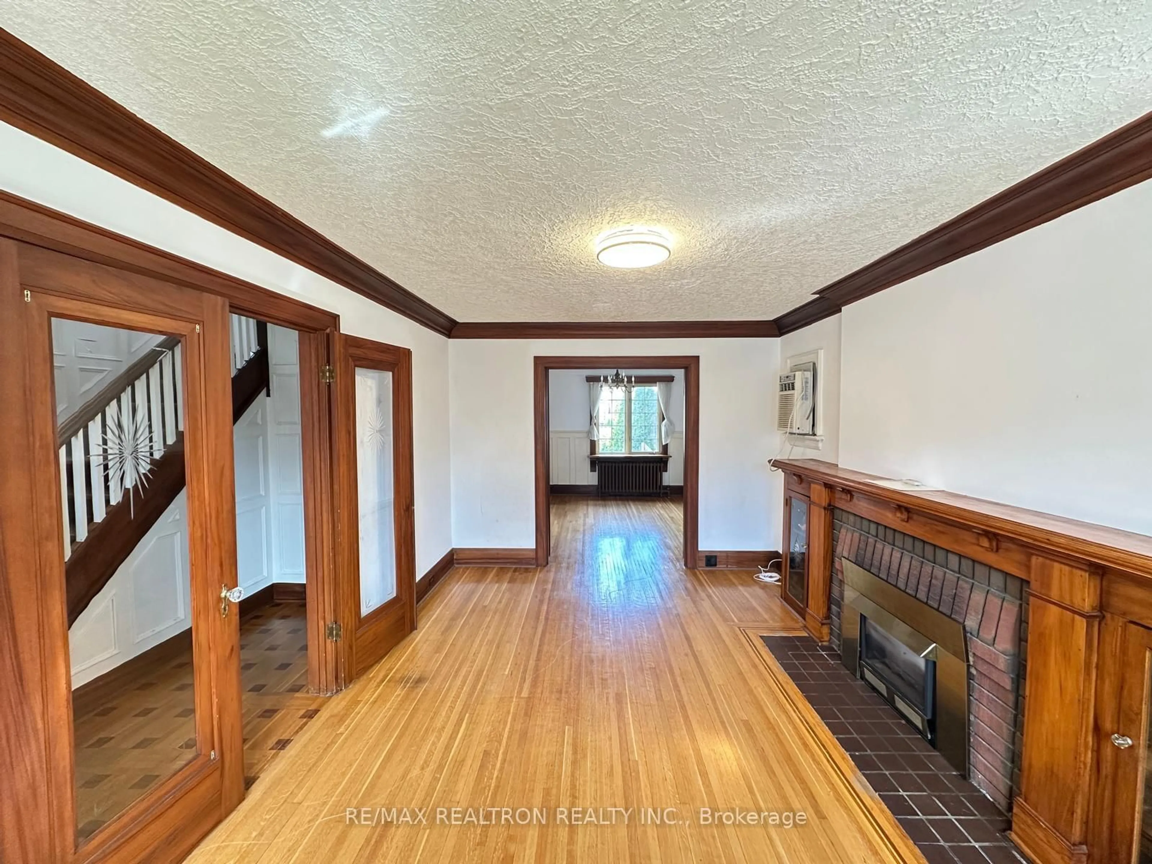 A pic of a room for 372 St Germain Ave, Toronto Ontario M5M 1W5