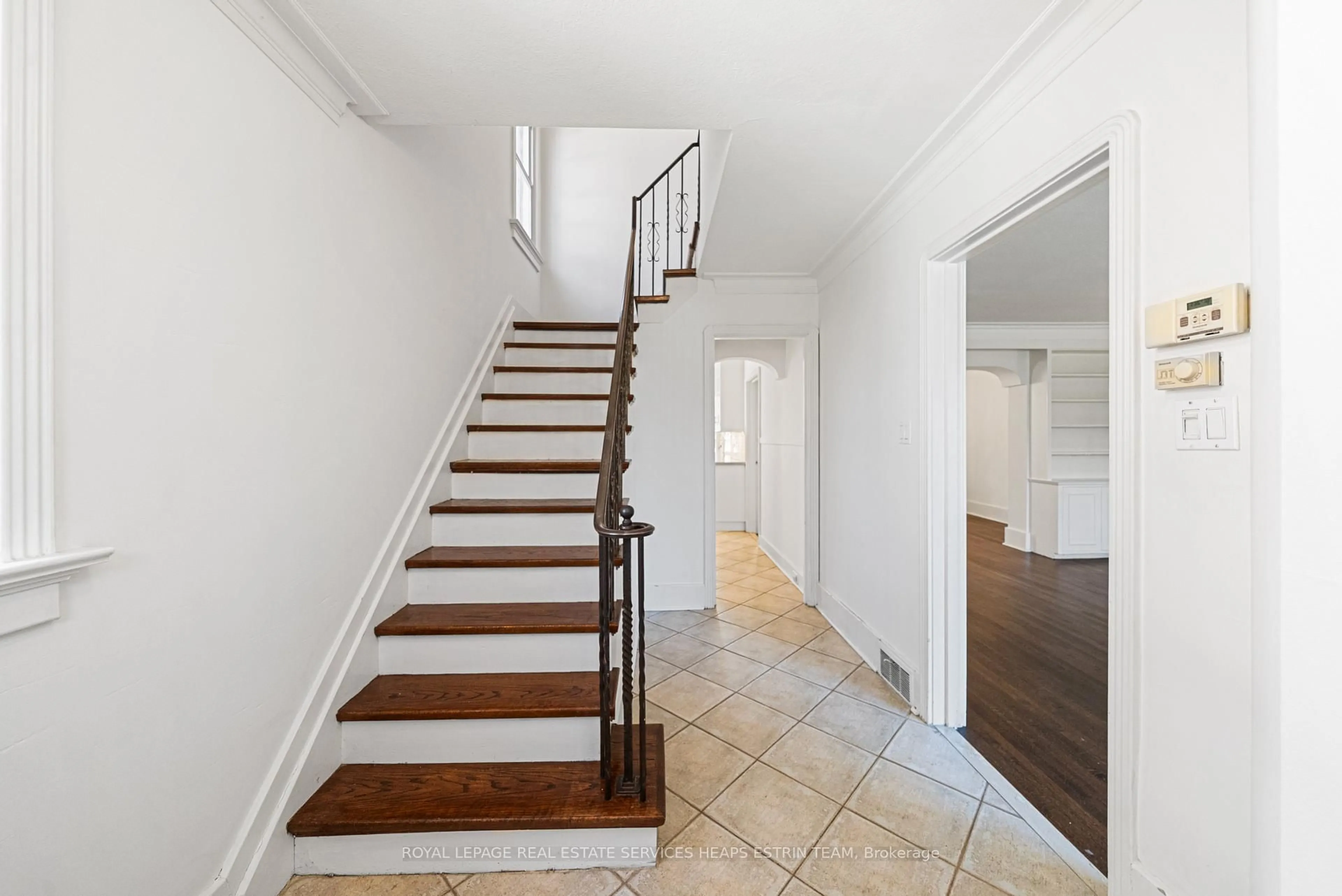 Unknown for 61 Sutherland Dr, Toronto Ontario M4G 1H5