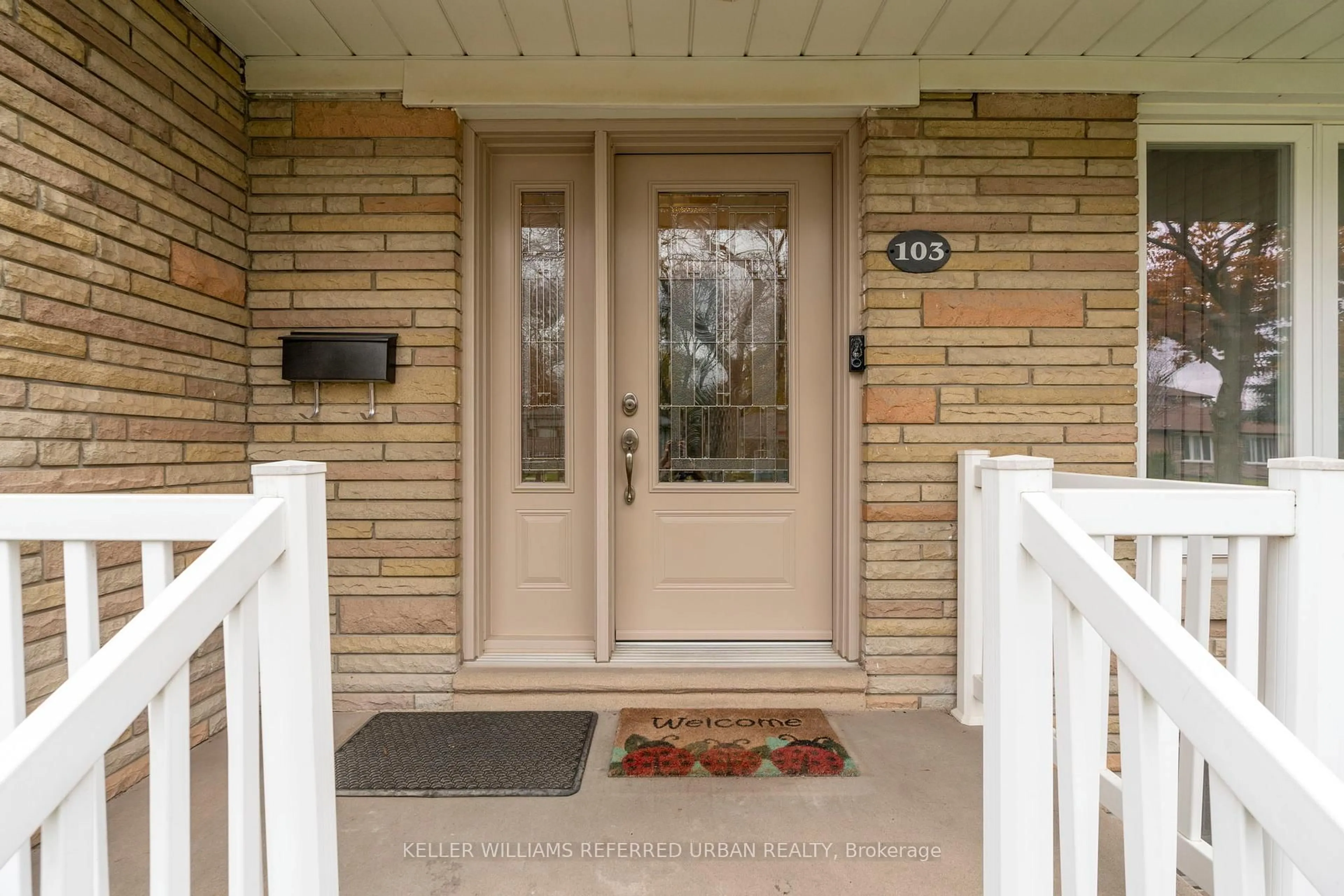 Indoor entryway for 103 Holcolm Rd, Toronto Ontario M2N 2E1