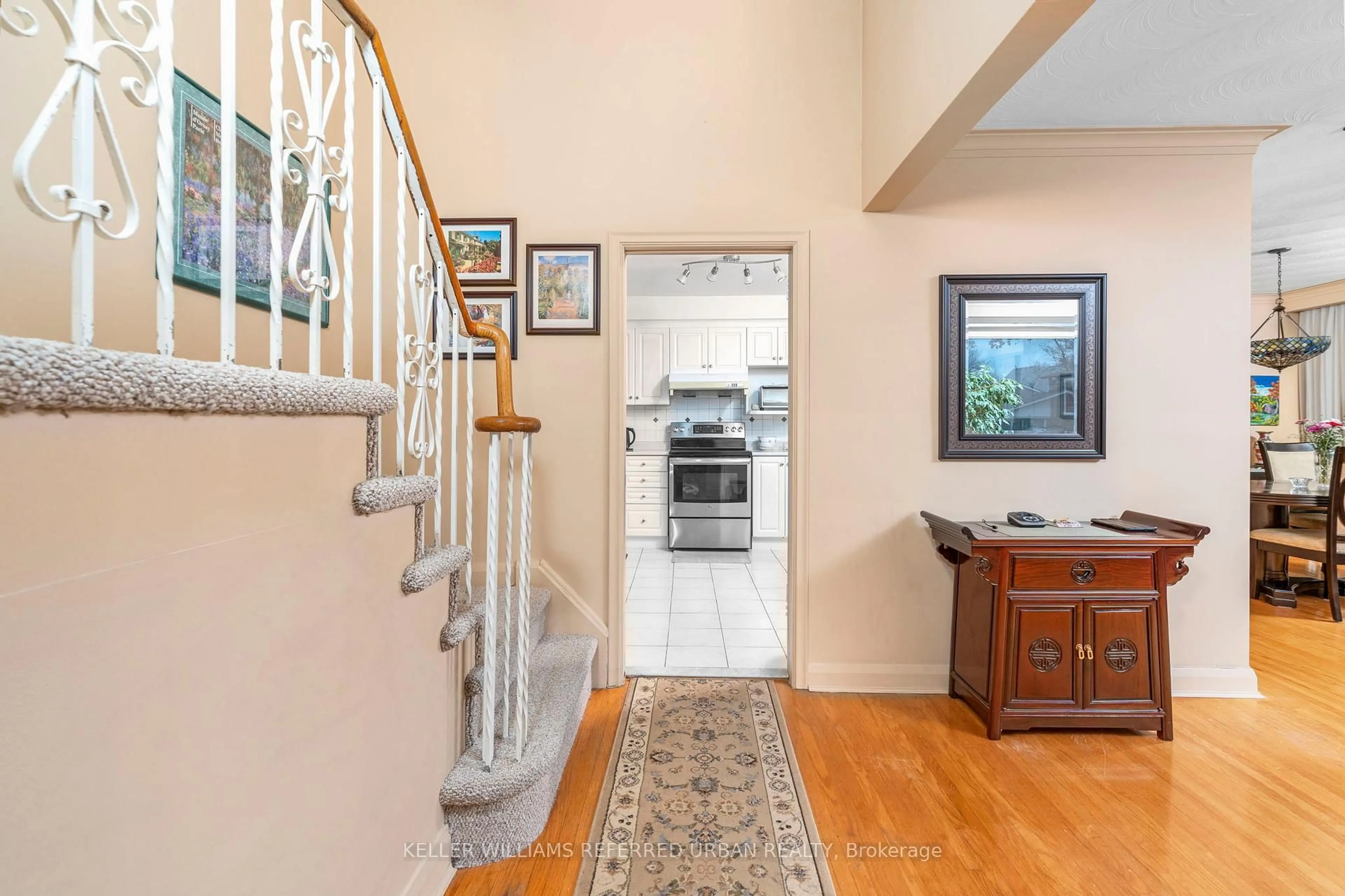 Indoor entryway for 103 Holcolm Rd, Toronto Ontario M2N 2E1