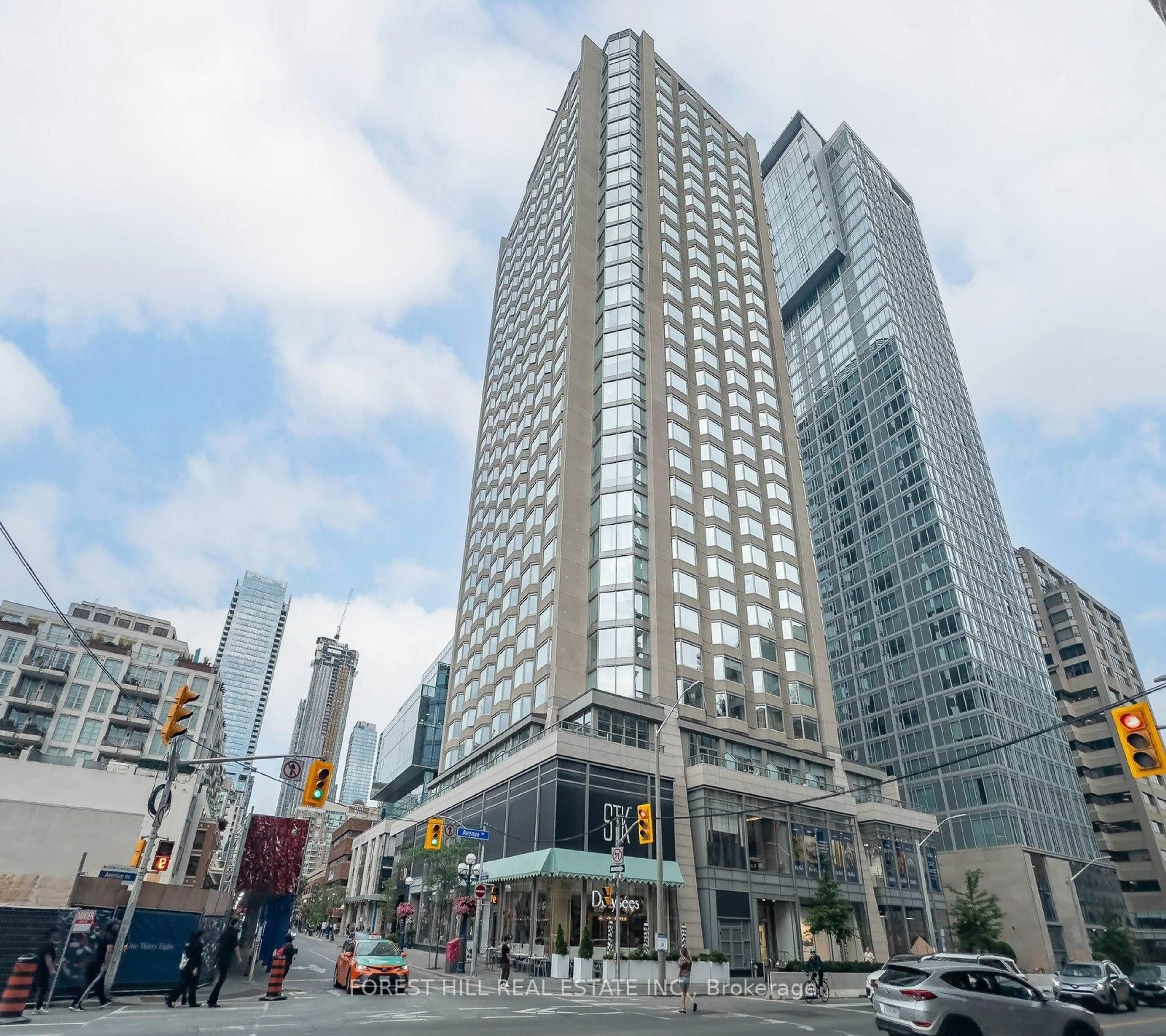 Indoor foyer for 155 Yorkville Ave #2917, Toronto Ontario M5R 0B4