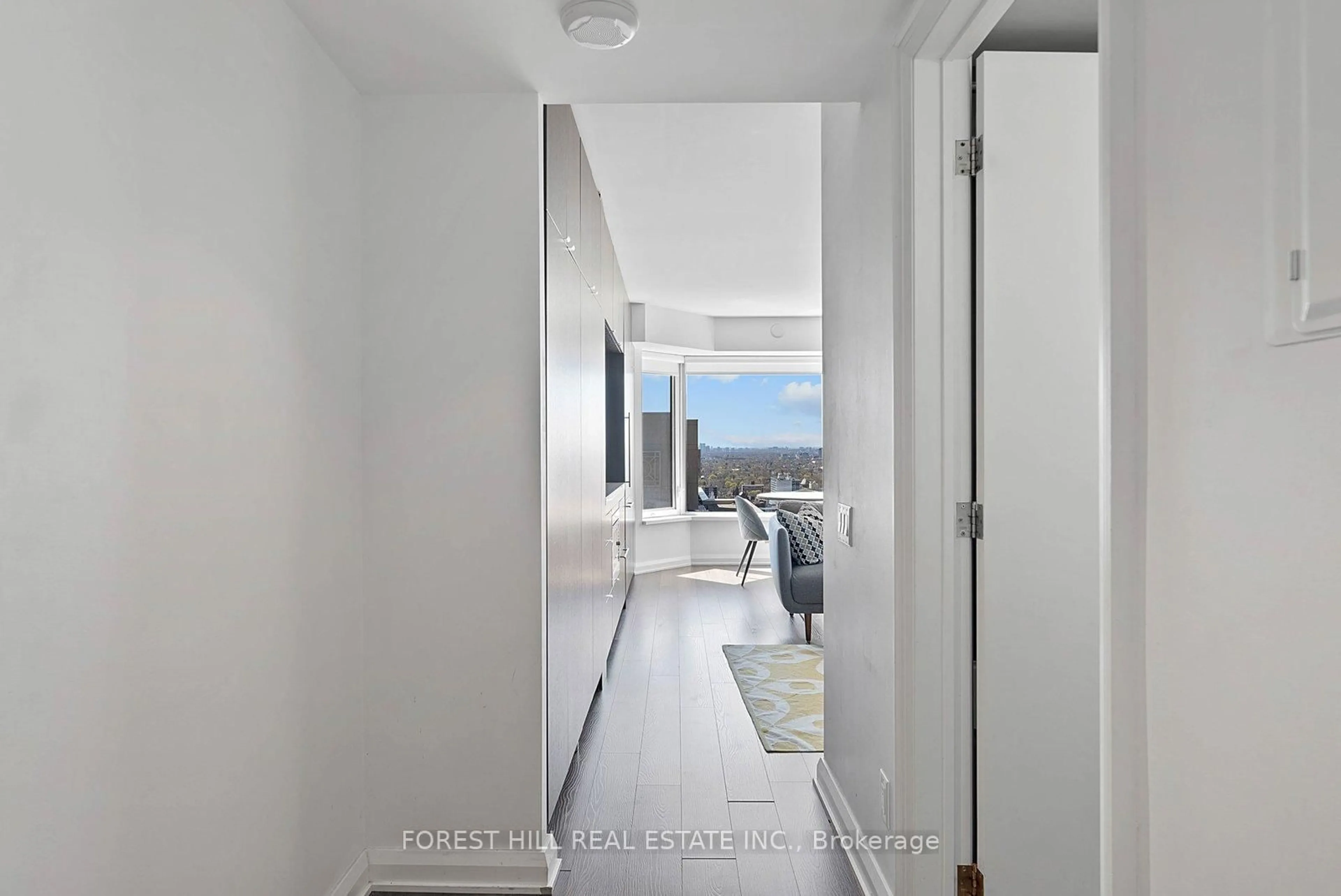 Indoor entryway for 155 Yorkville Ave #2917, Toronto Ontario M5R 0B4