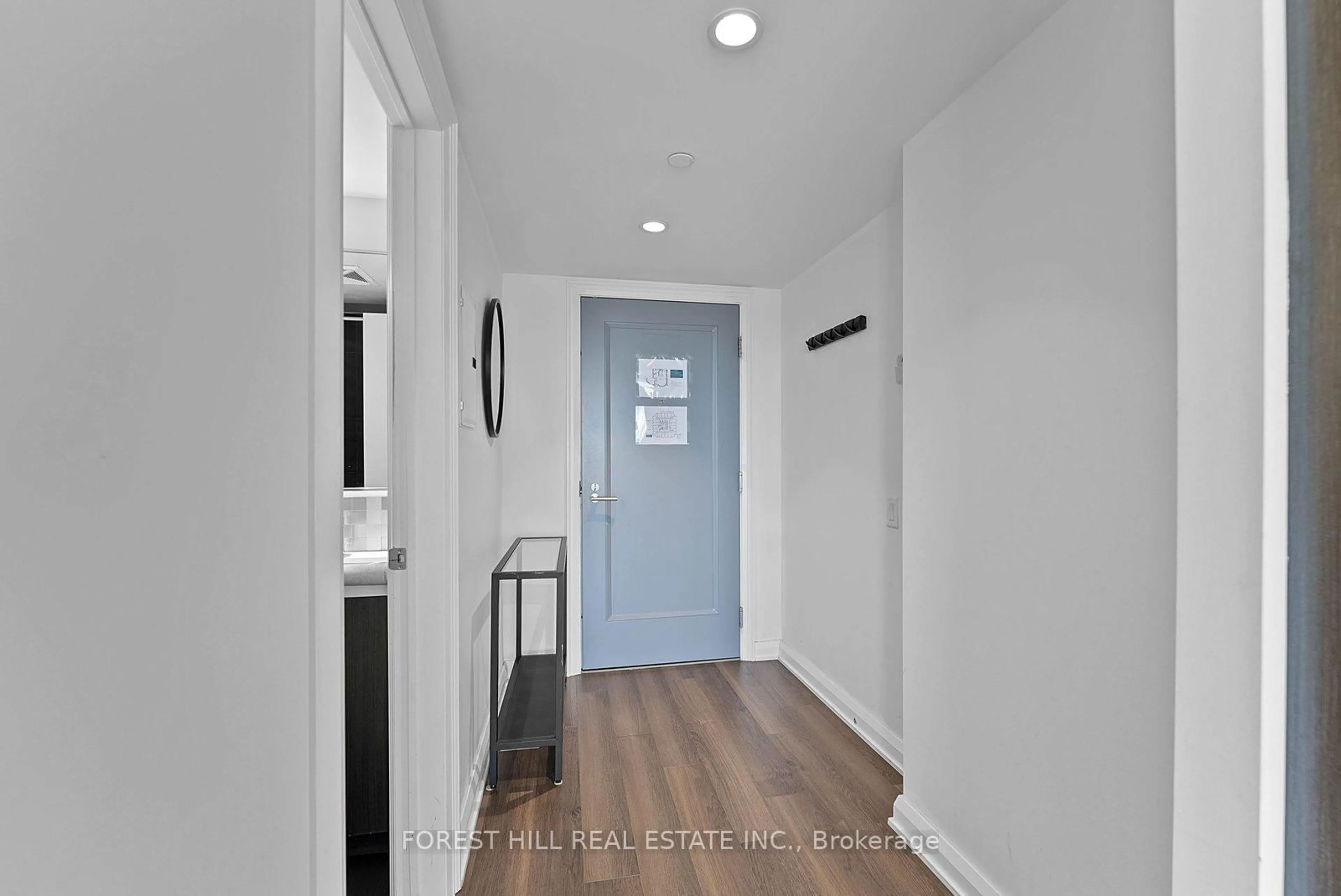 Indoor entryway for 155 Yorkville Ave #2917, Toronto Ontario M5R 0B4