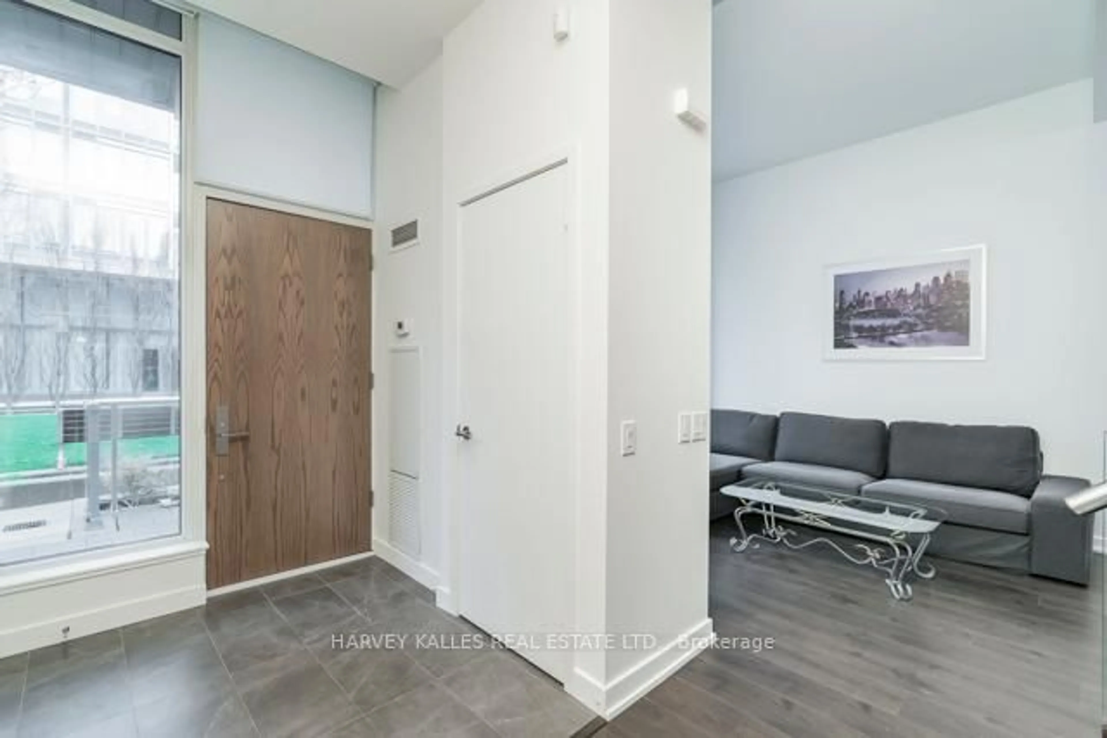 Indoor entryway for 121 McMahon Dr #TH12, Toronto Ontario M2K 0C2