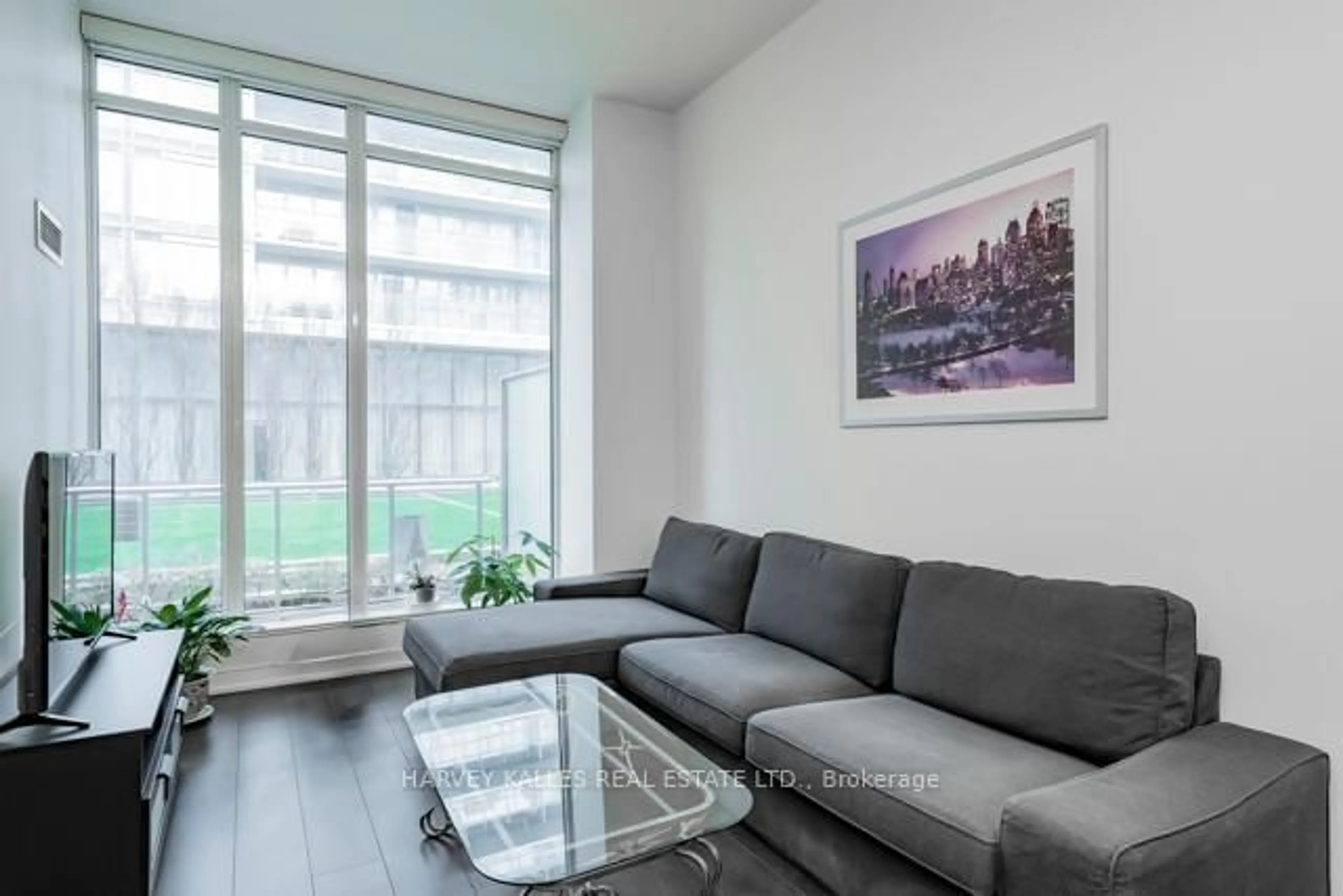 Living room with furniture, unknown for 121 McMahon Dr #TH12, Toronto Ontario M2K 0C2