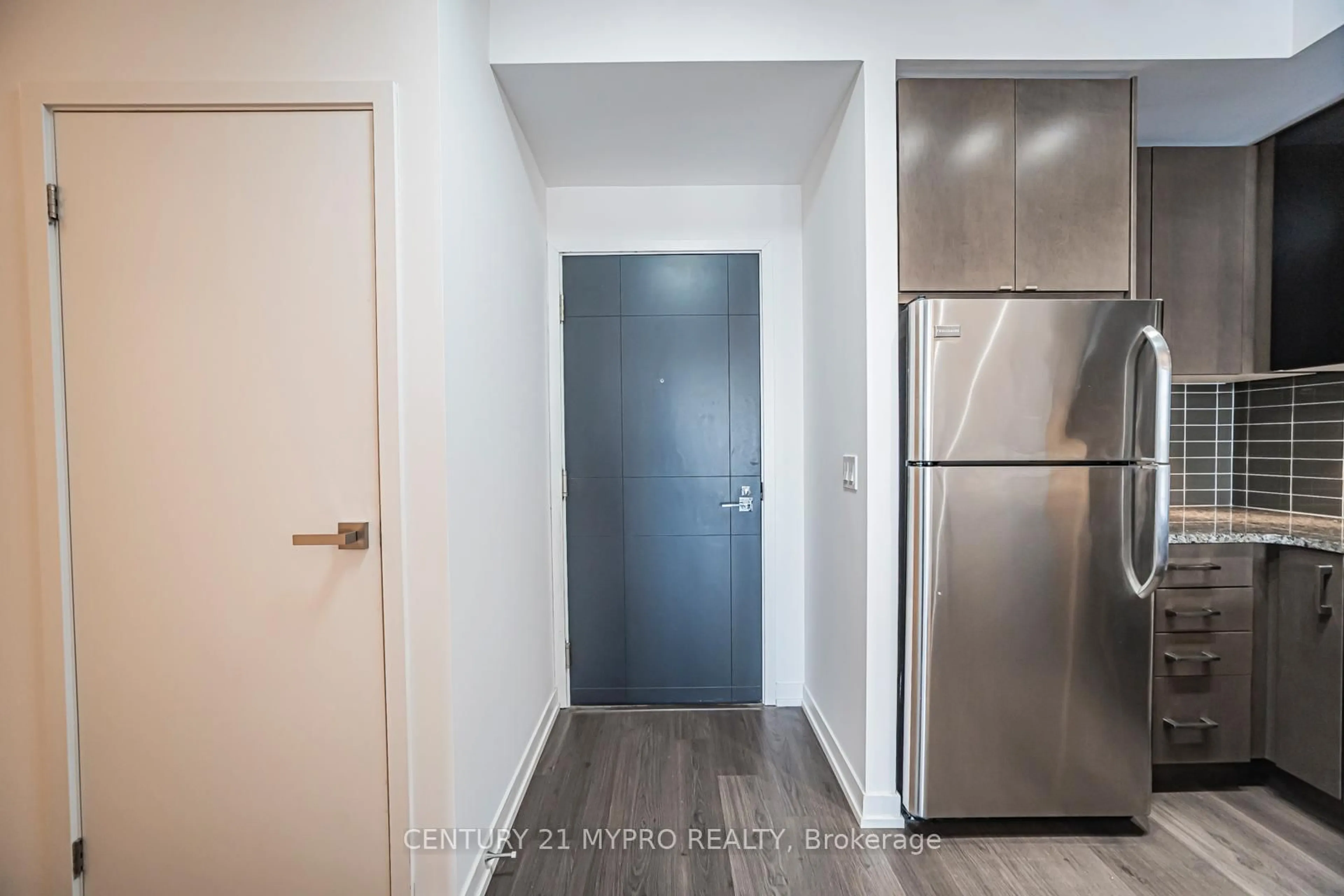 Indoor entryway for 89 Dunfield Ave #2803, Toronto Ontario M4S 0A4