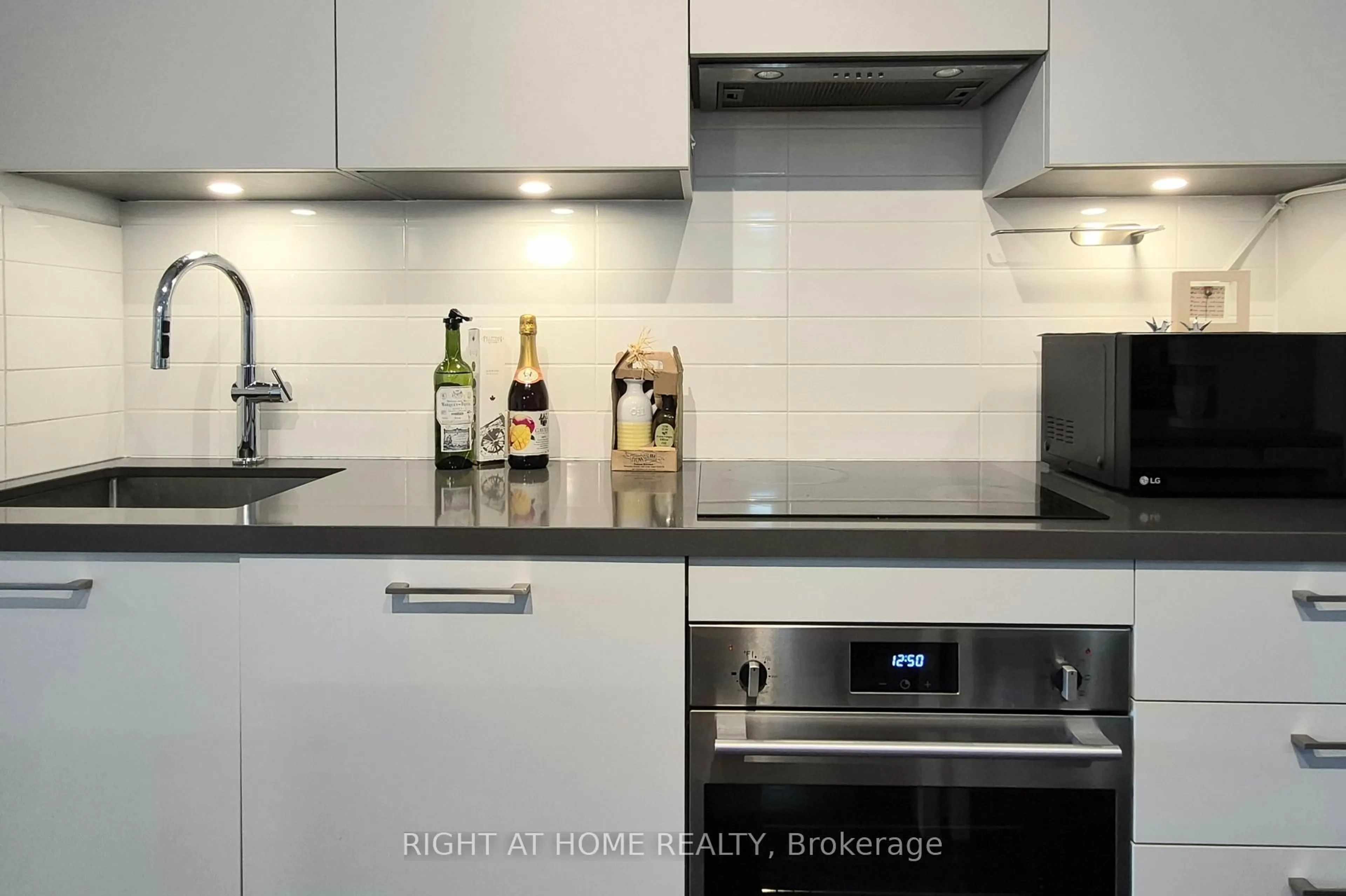 Standard kitchen, unknown for 33 Frederick Todd Way #319, Toronto Ontario M4G 0C9