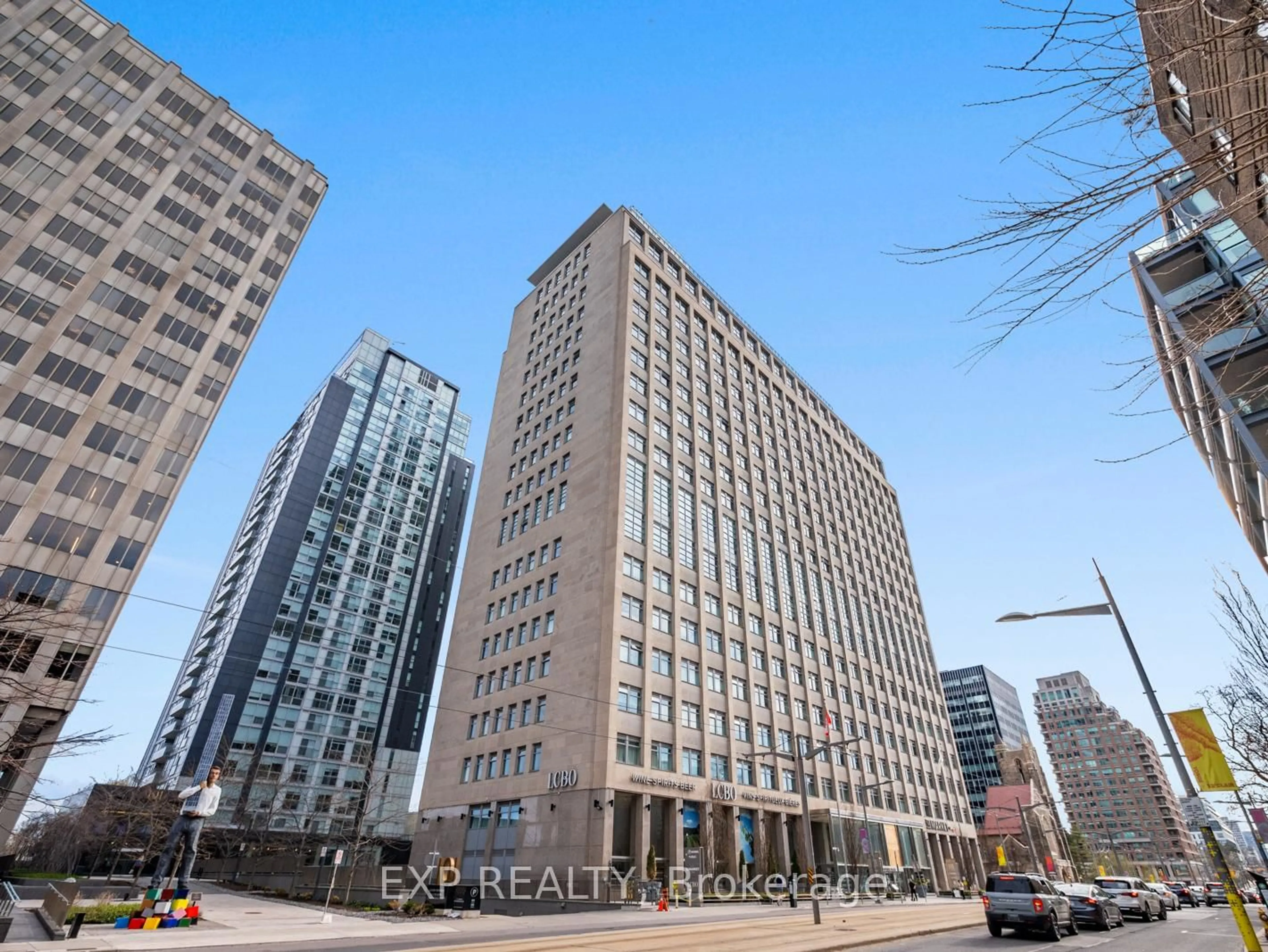 Unknown for 111 St Clair Ave #624, Toronto Ontario M4V 1N5