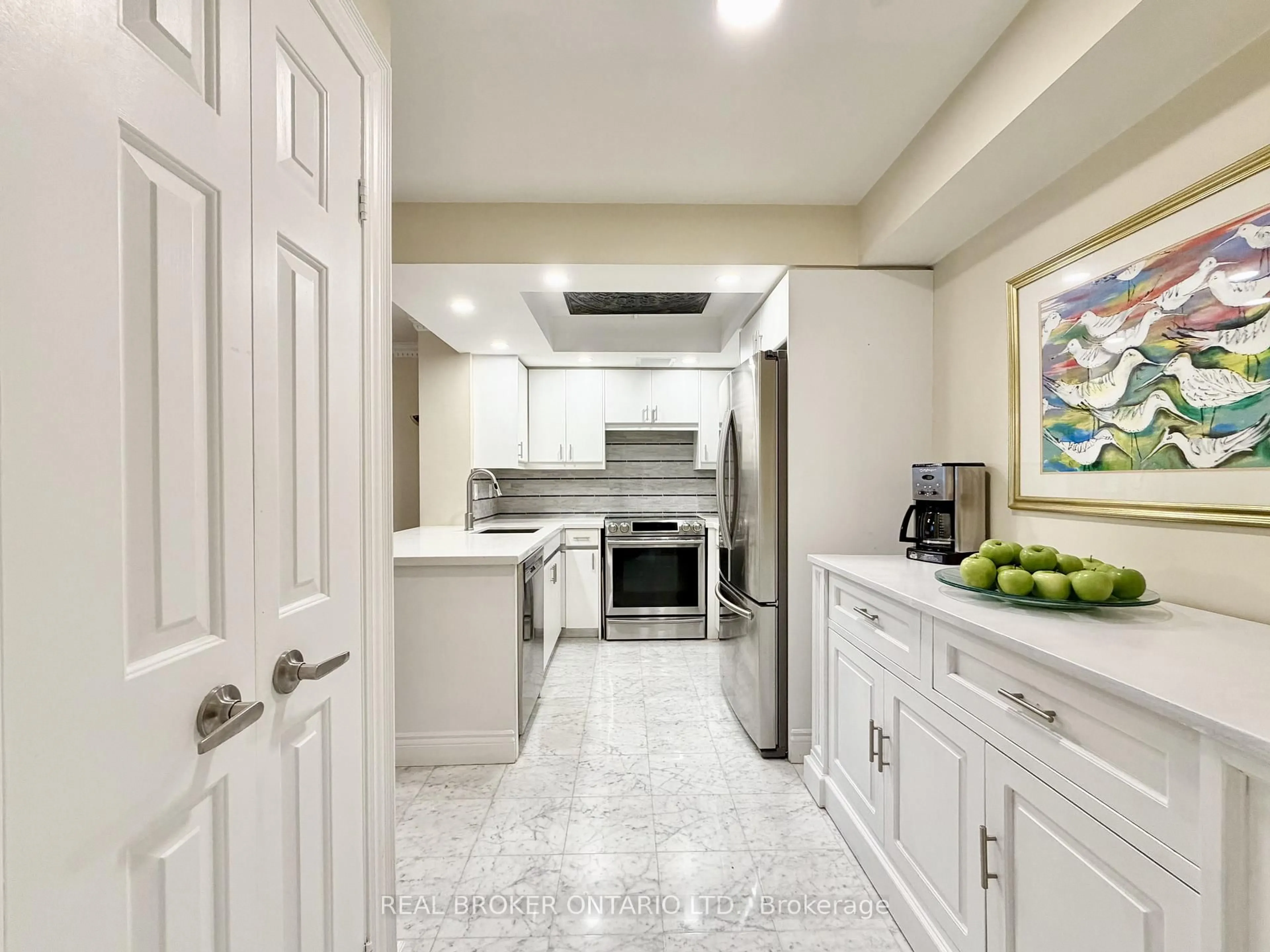 Contemporary kitchen, ceramic/tile floor for 130 Carlton St #602, Toronto Ontario M5A 4K3