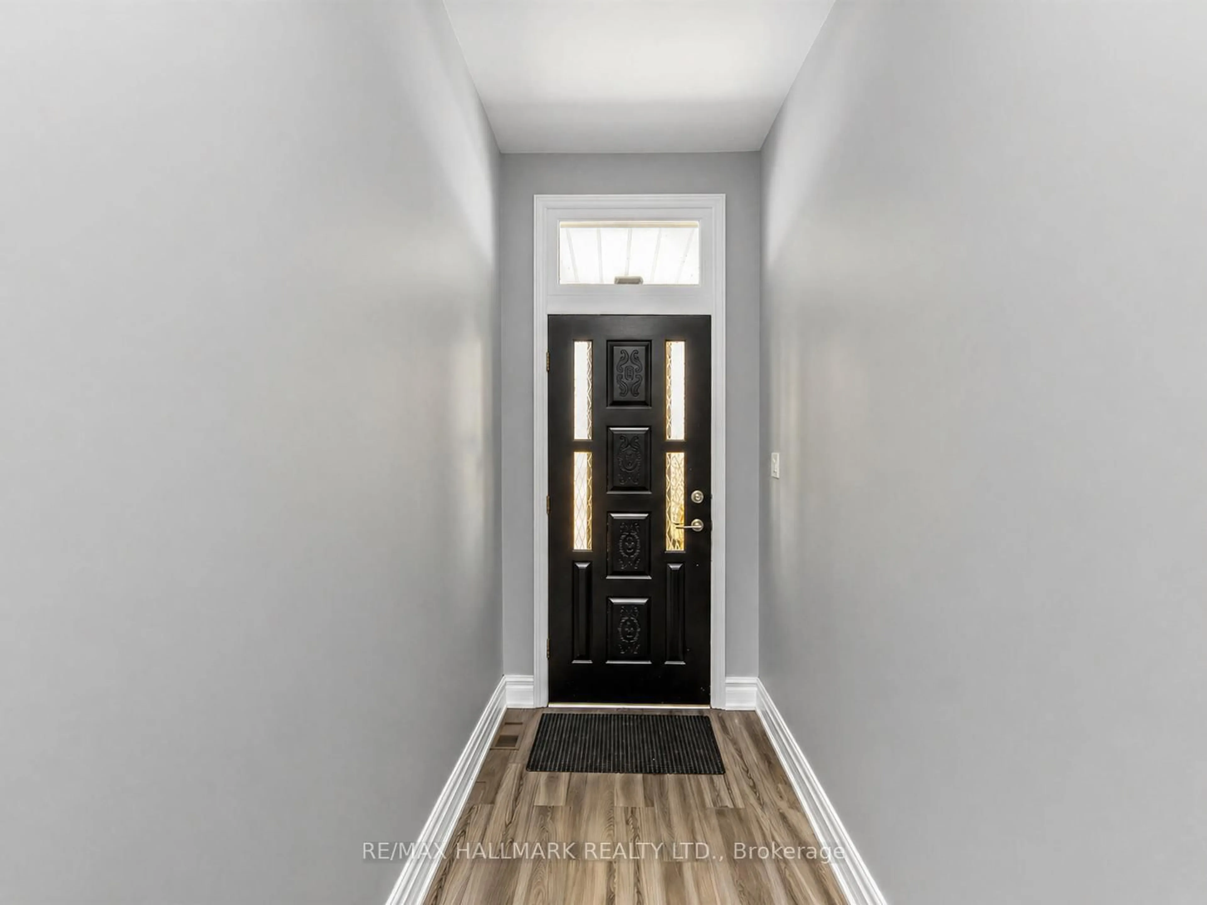 Indoor entryway for 141 Palmerston Ave, Toronto Ontario M6J 2J2