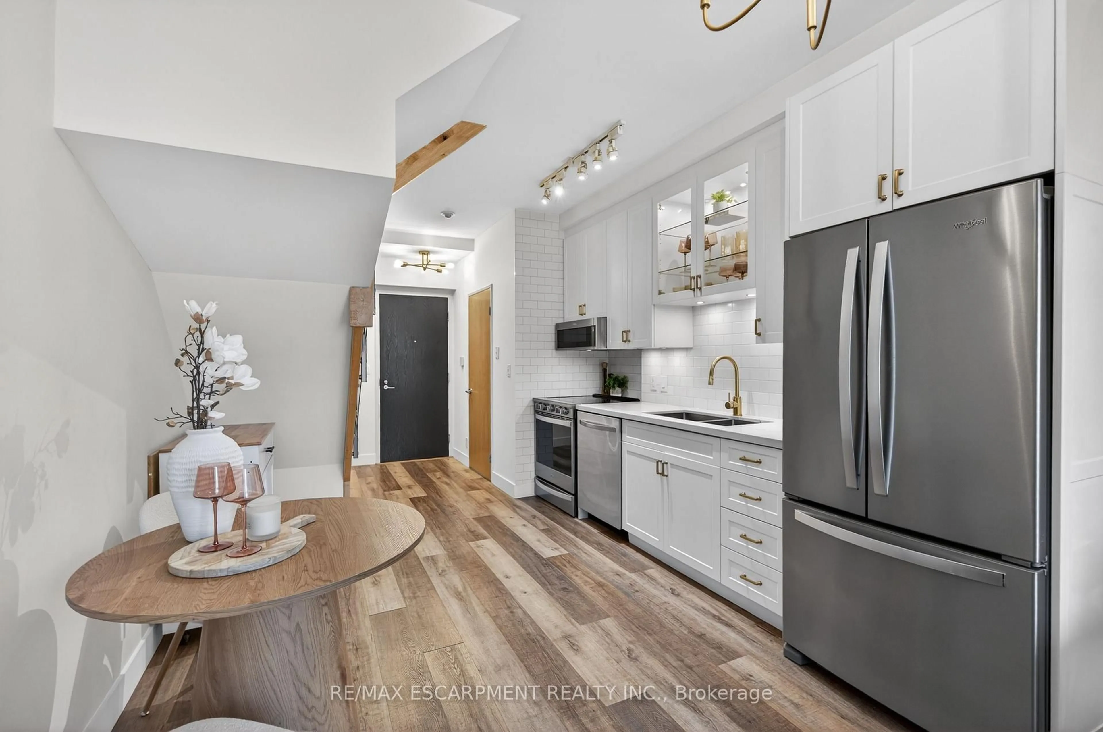 Open concept kitchen, unknown for 1005 King St #127, Toronto Ontario M6K 3M8