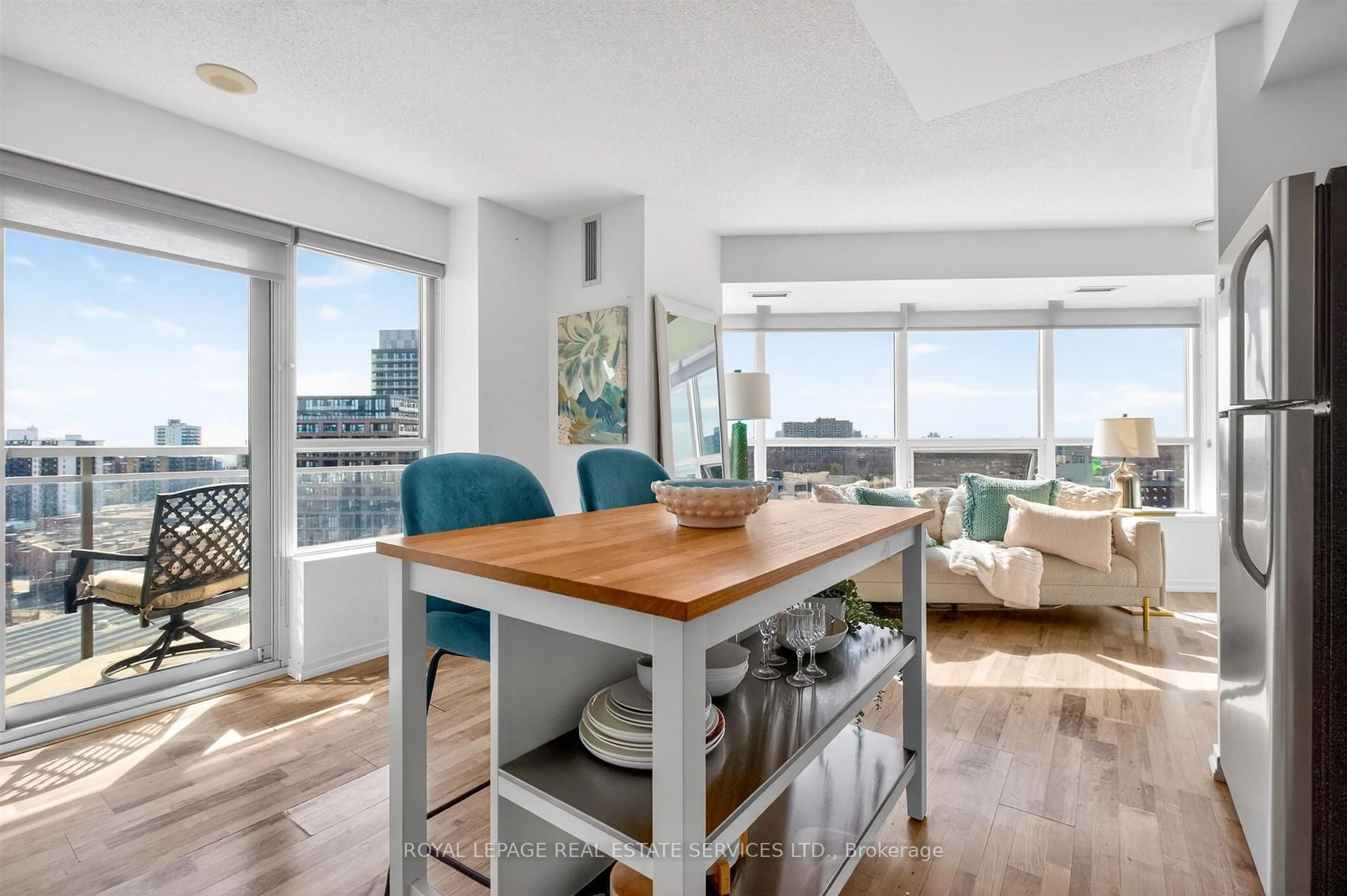 Open concept kitchen, unknown for 38 Joe Shuster Way #1318, Toronto Ontario M6K 0A5