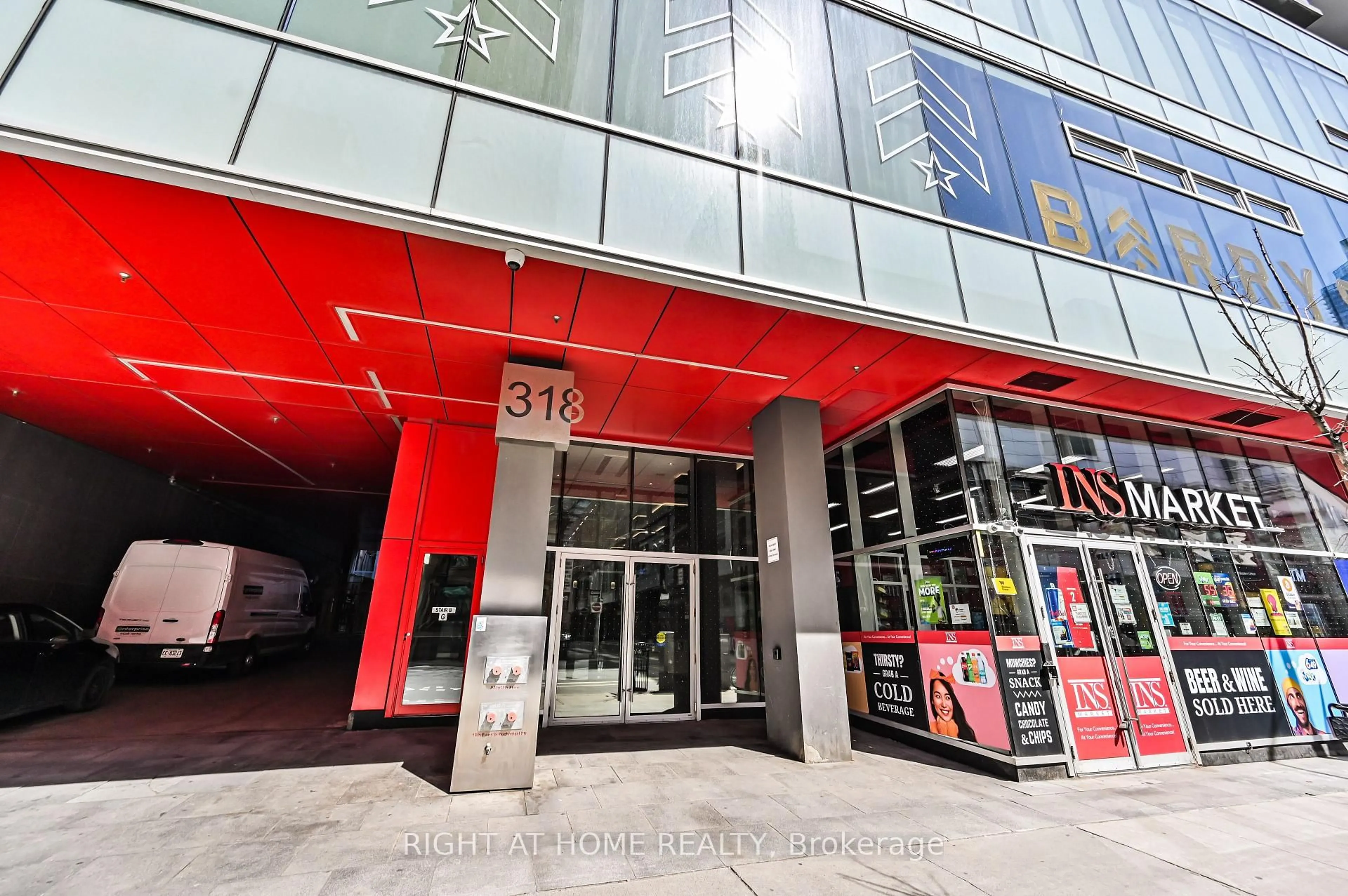 Indoor foyer for 318 Richmond St #3506, Toronto Ontario M5V 0B4
