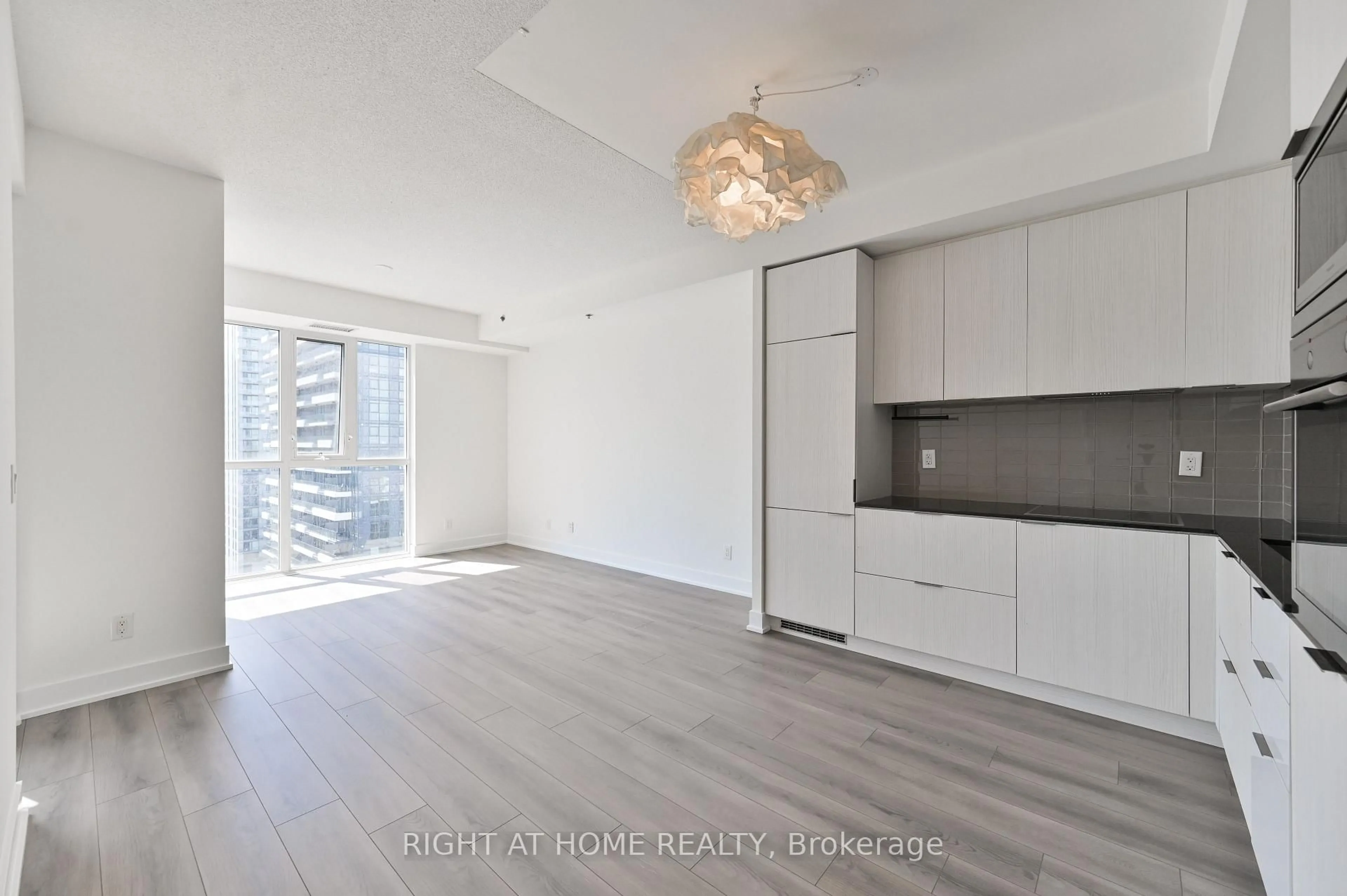 Unknown for 318 Richmond St #3506, Toronto Ontario M5V 0B4