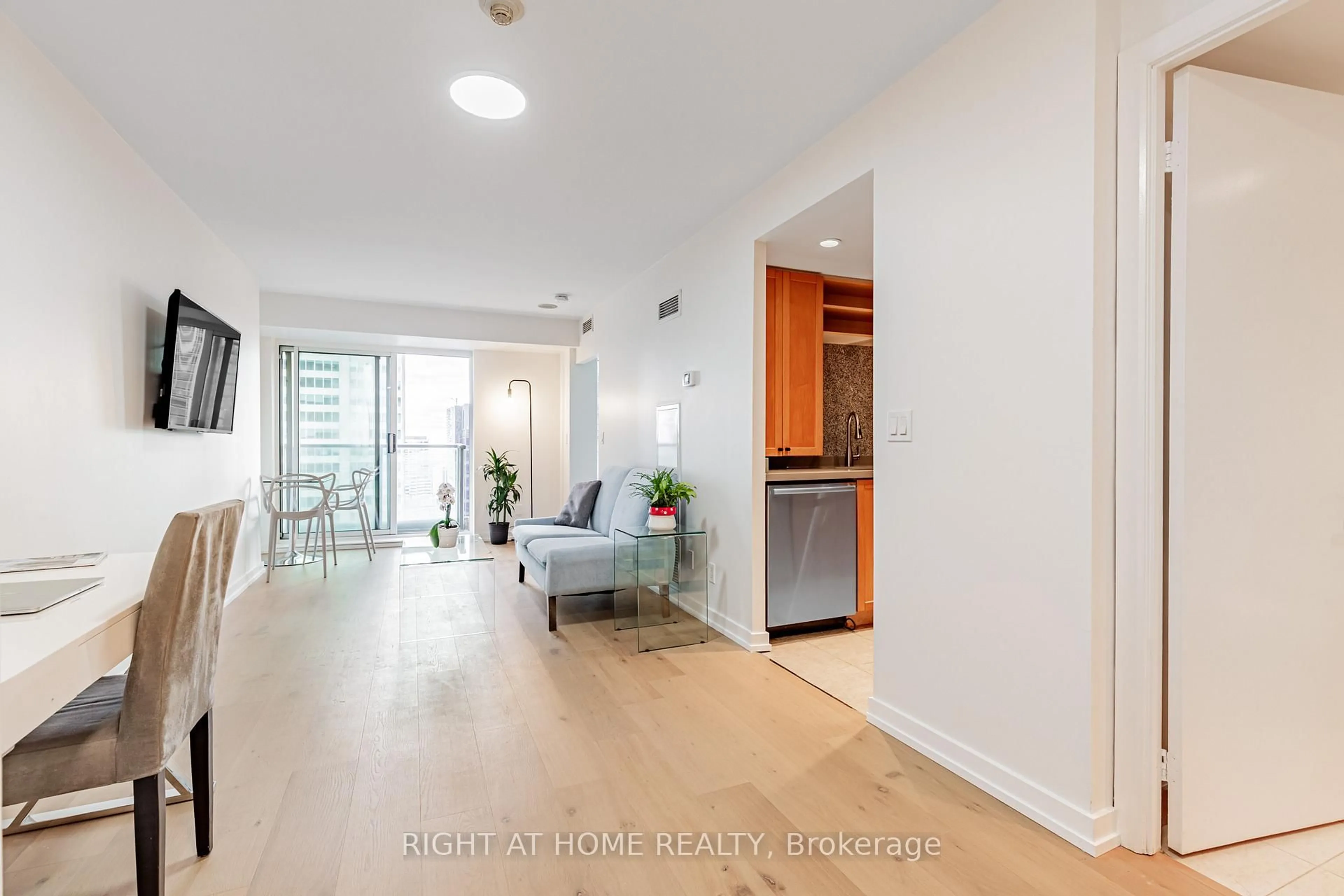 Indoor entryway for 8 Park Rd #3116, Toronto Ontario M4W 3S5