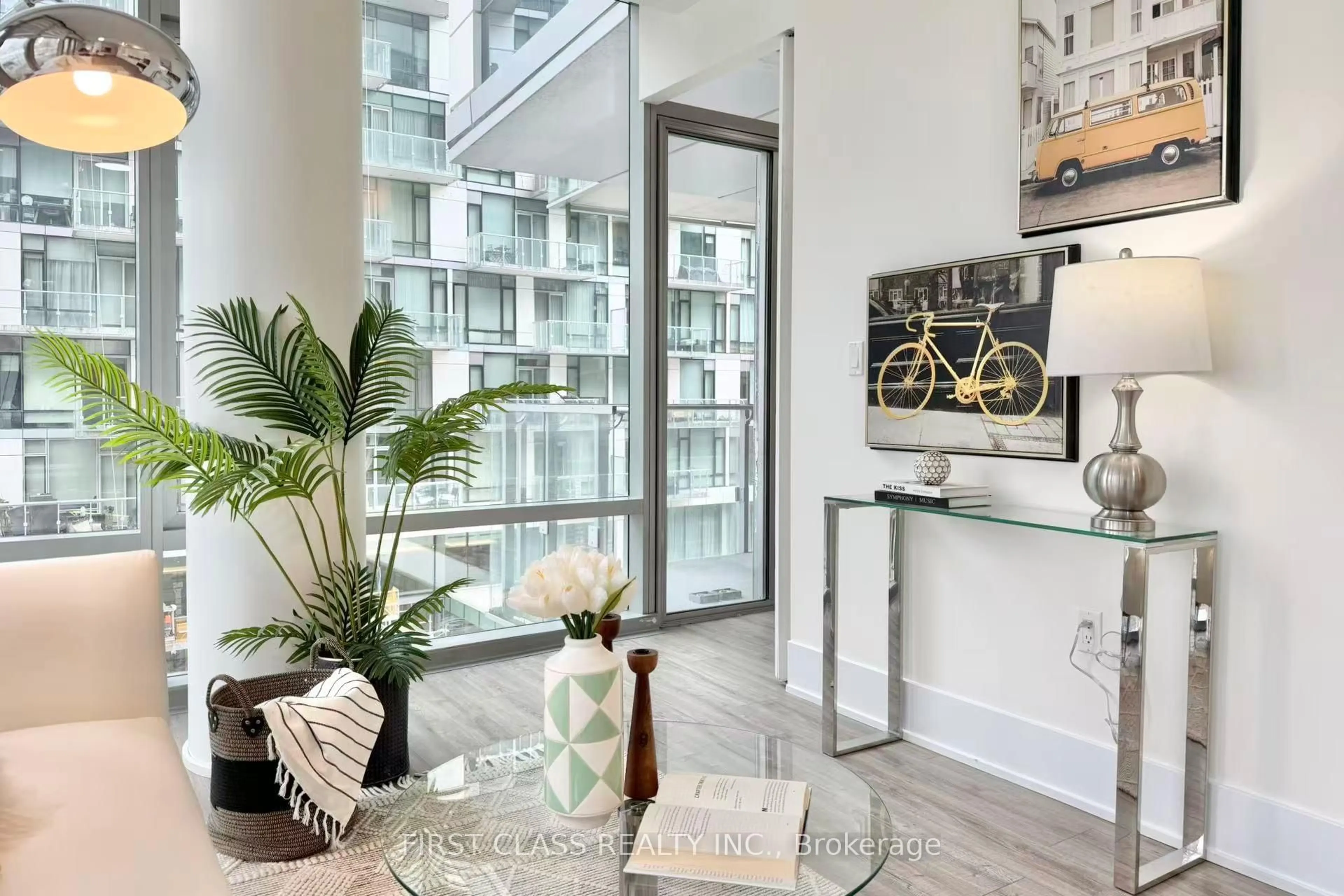 Indoor entryway for 39 Queens Quay #402, Toronto Ontario M5E 0A5