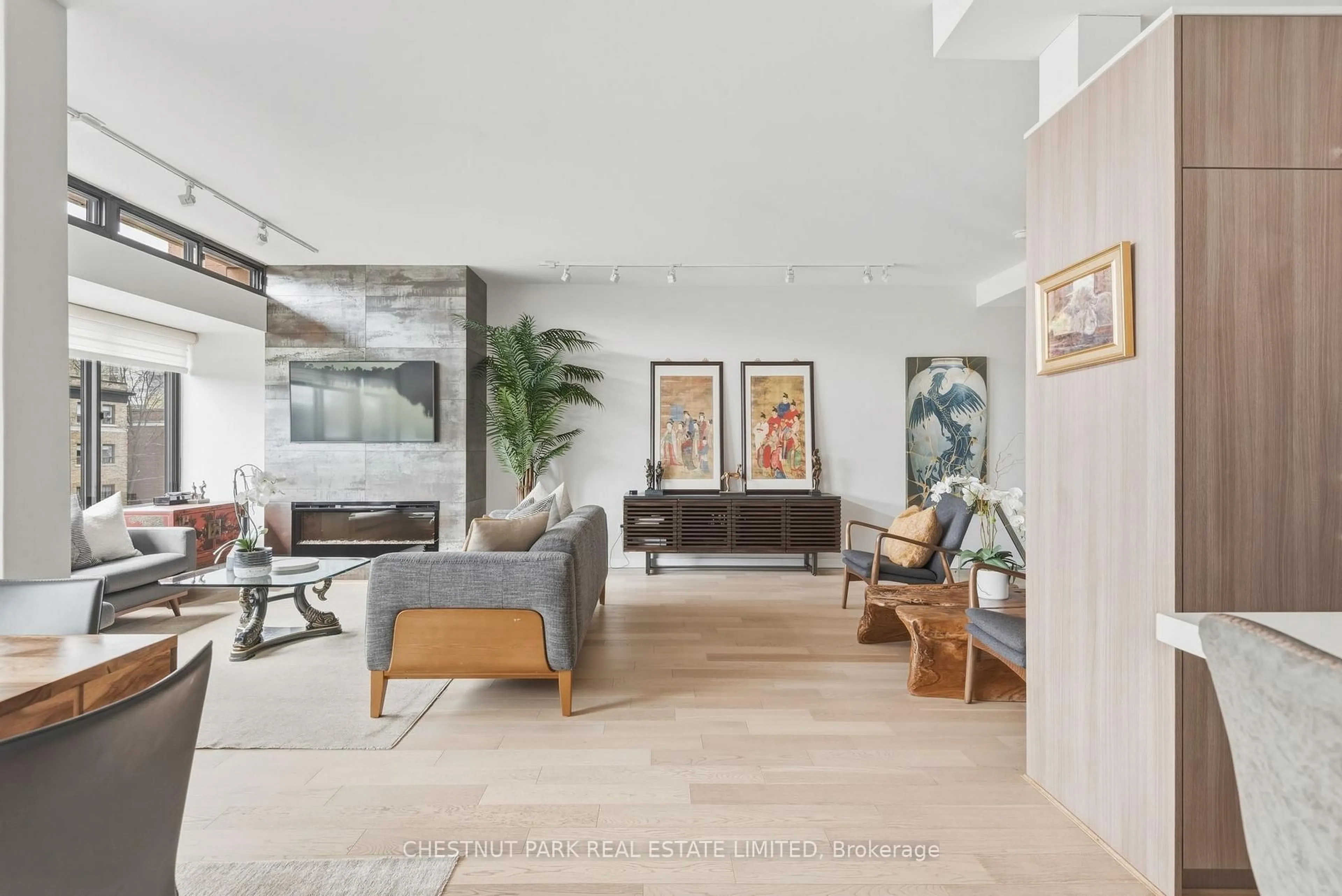 Living room with furniture, unknown for 40 Oaklands Ave #318, Toronto Ontario M4V 2Z3