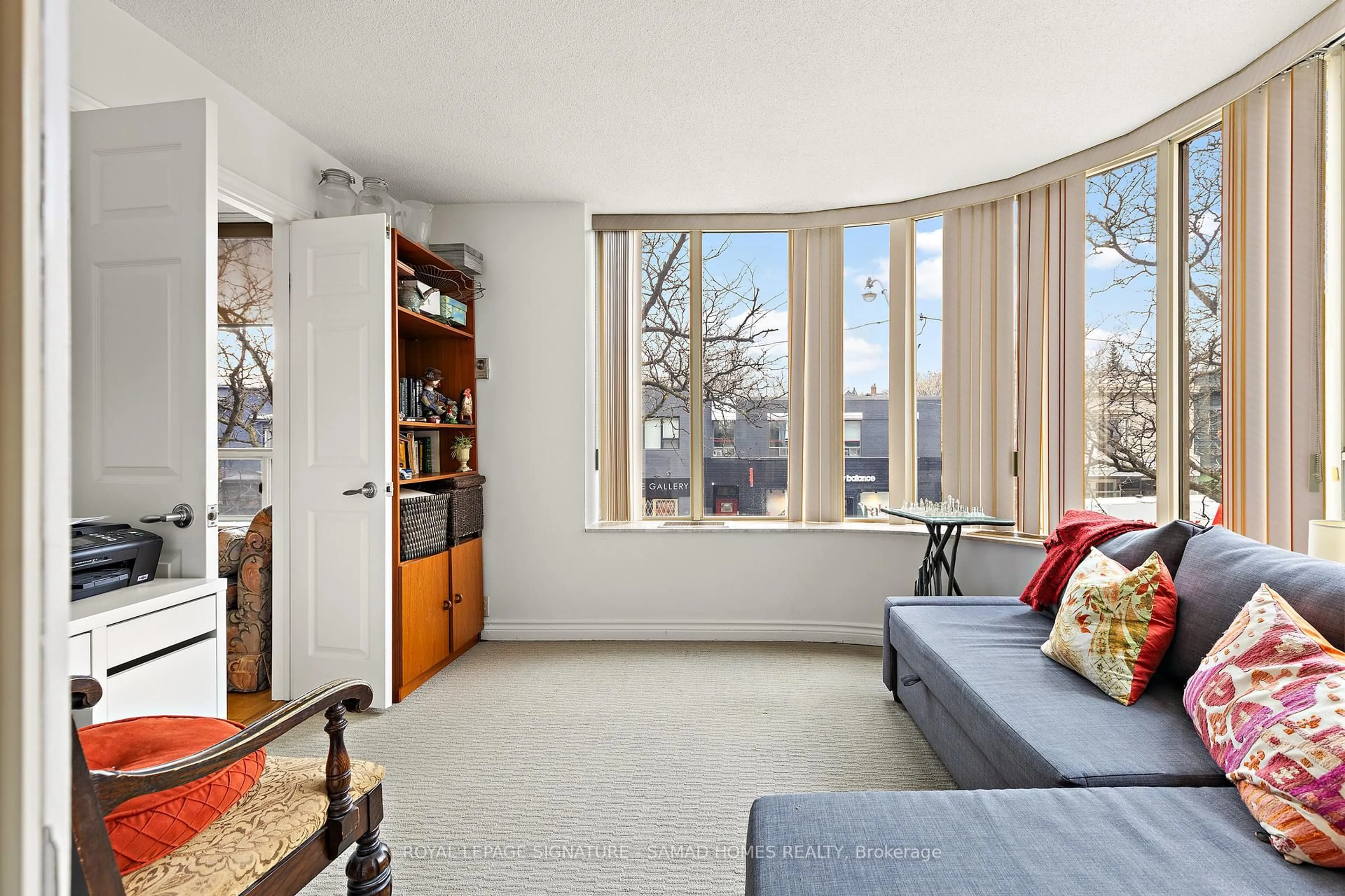 Living room with furniture, unknown for 1177 Yonge St #210, Toronto Ontario M4T 2Y4