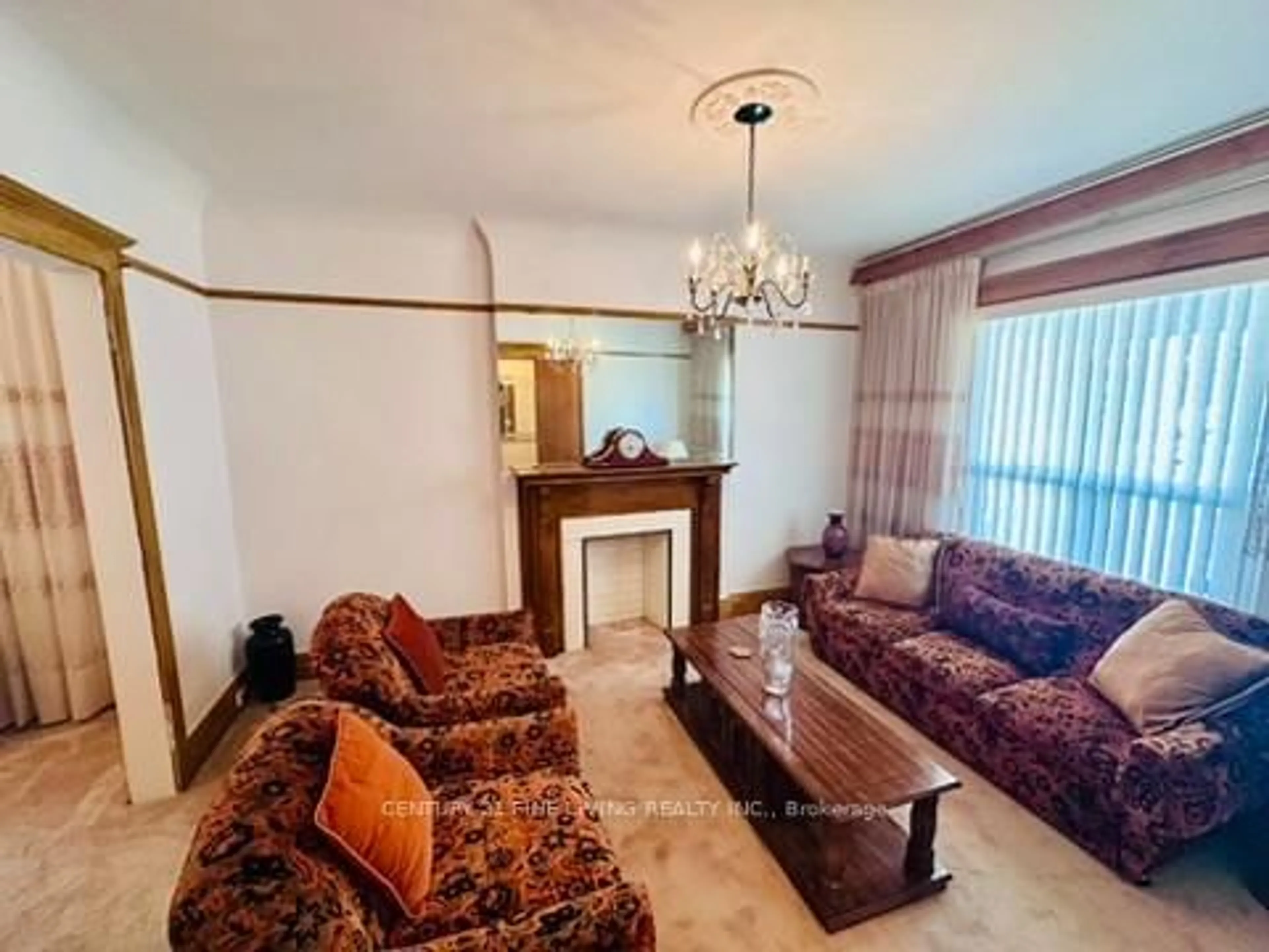 Living room with furniture, unknown for 382 Roxton Rd, Toronto Ontario M6G 3R2