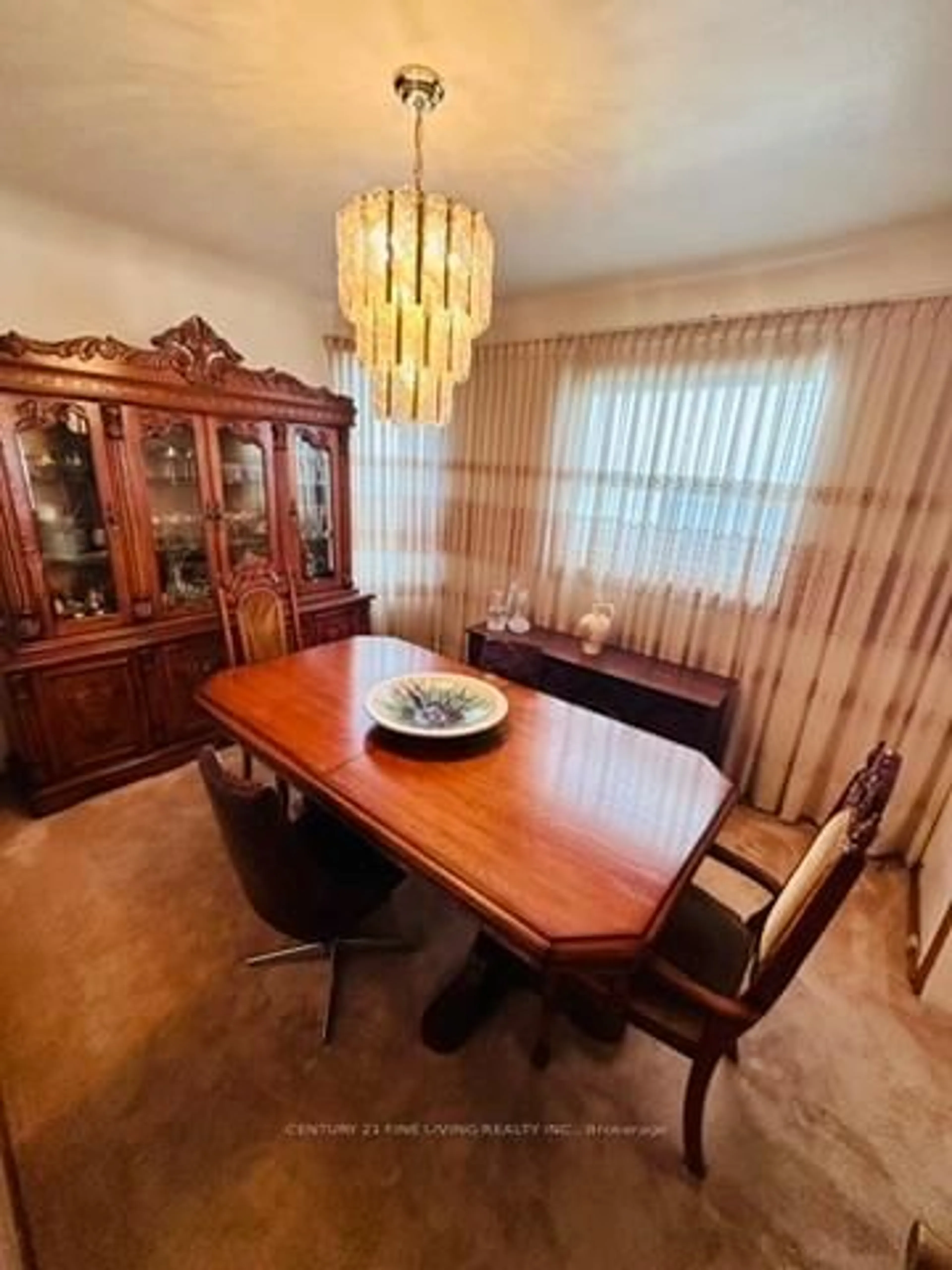 Dining room, wood/laminate floor for 382 Roxton Rd, Toronto Ontario M6G 3R2