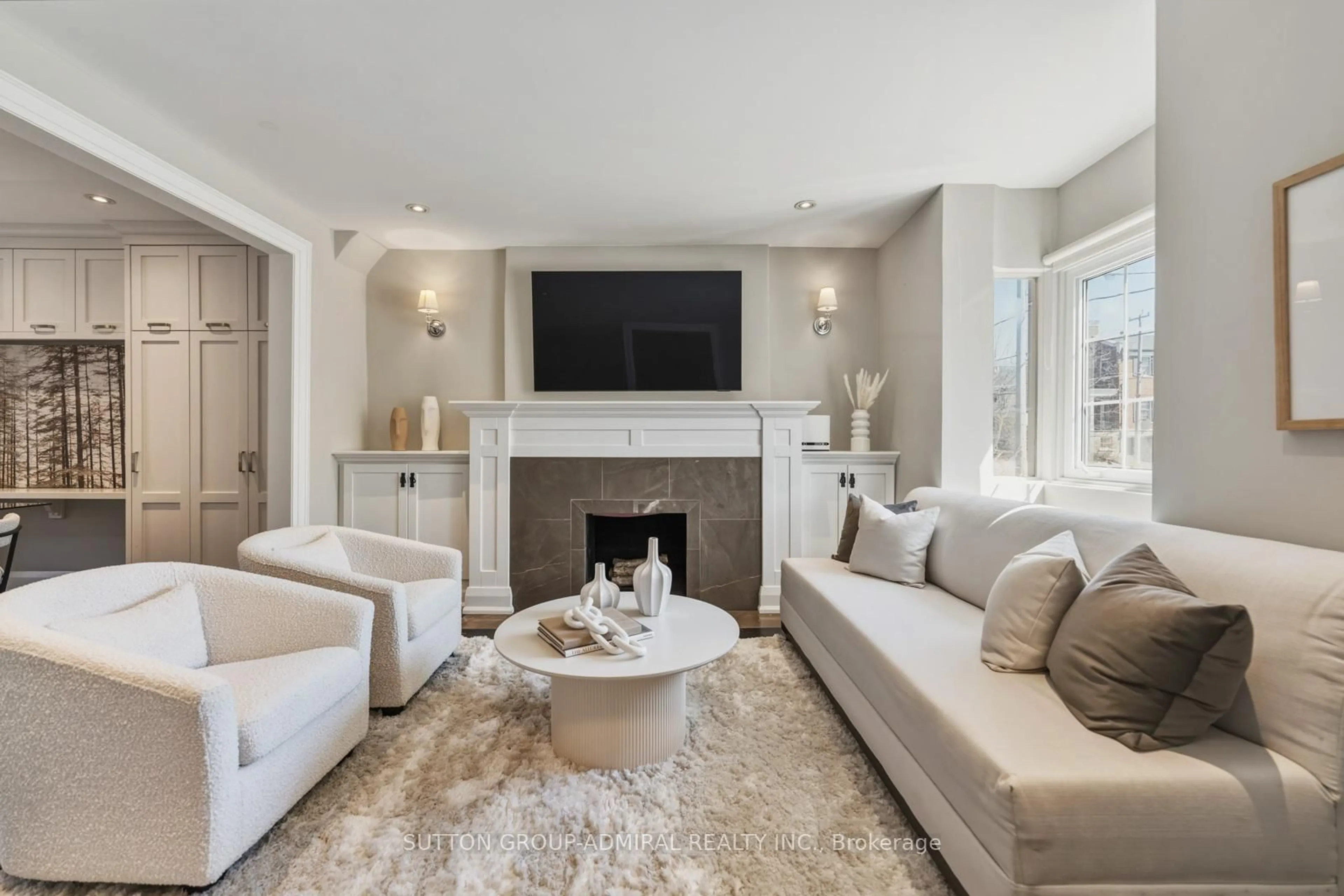 Living room with furniture, unknown for 172 Melrose Ave, Toronto Ontario M5M 1Z1