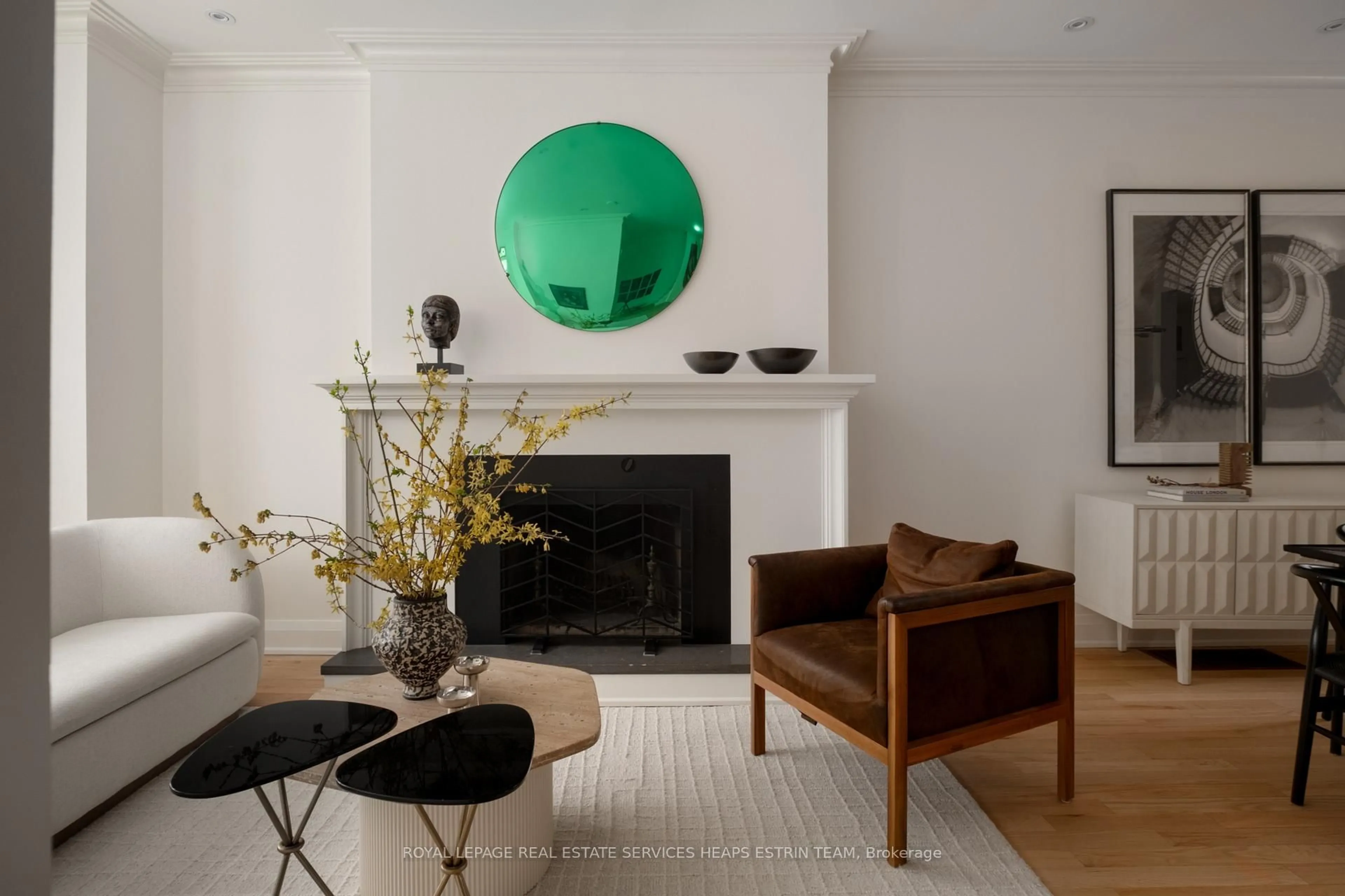 Living room with furniture, unknown for 382 Sackville St, Toronto Ontario M4X 1S5