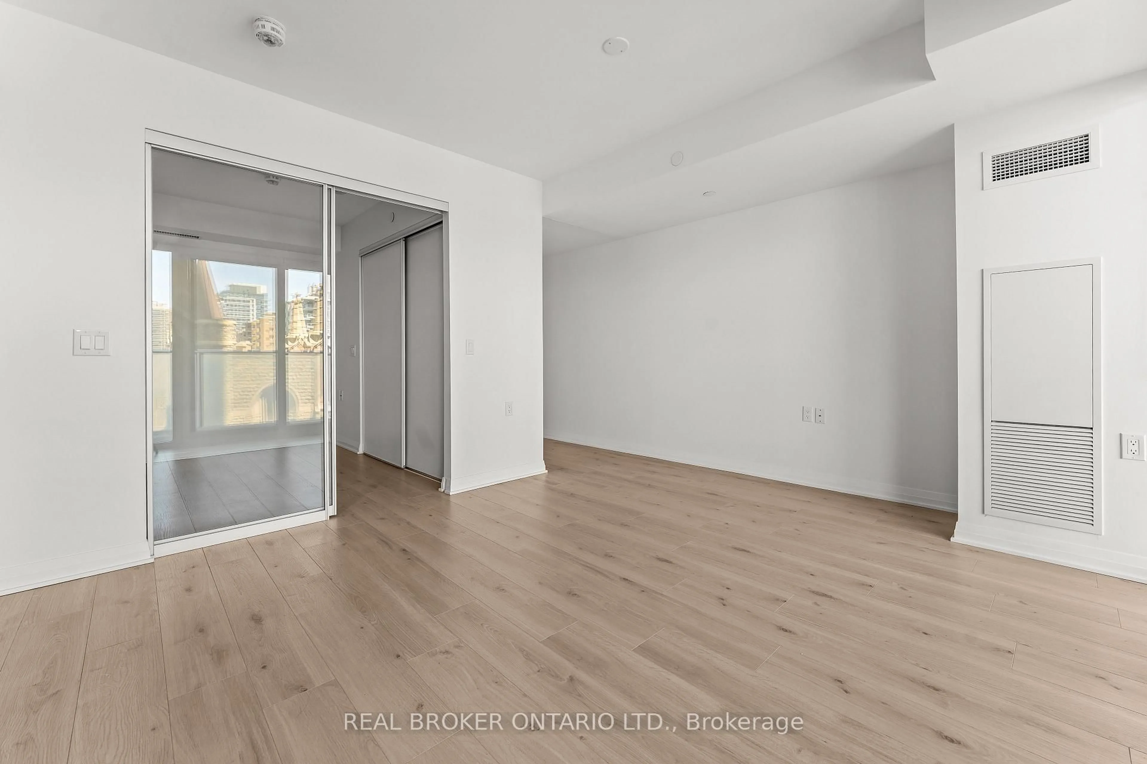 A pic of a room for 99 Foxbar Rd #906, Toronto Ontario M4V 2G5