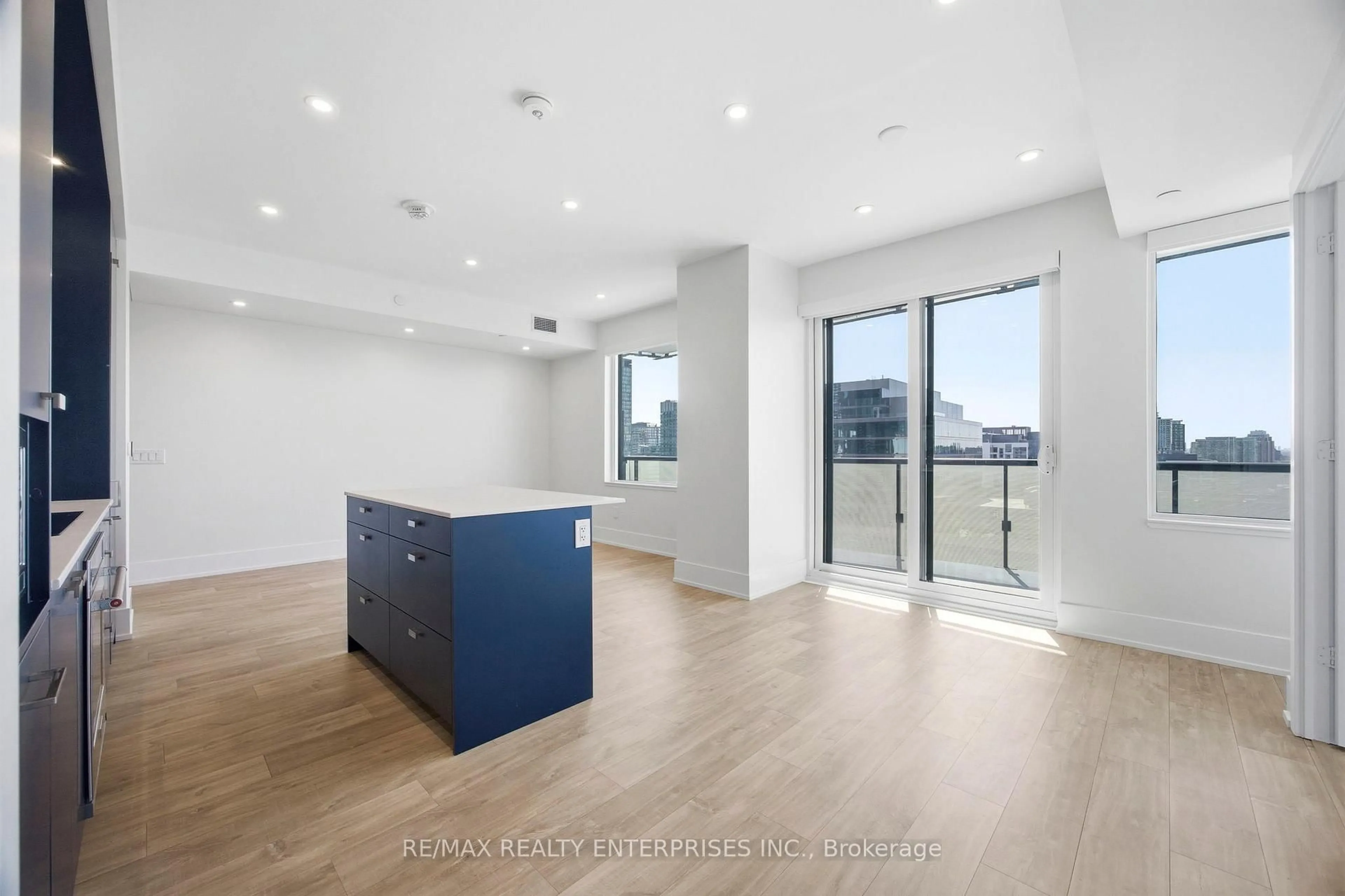 A pic of a room for 480 Front St #1404, Toronto Ontario M5V 0V5