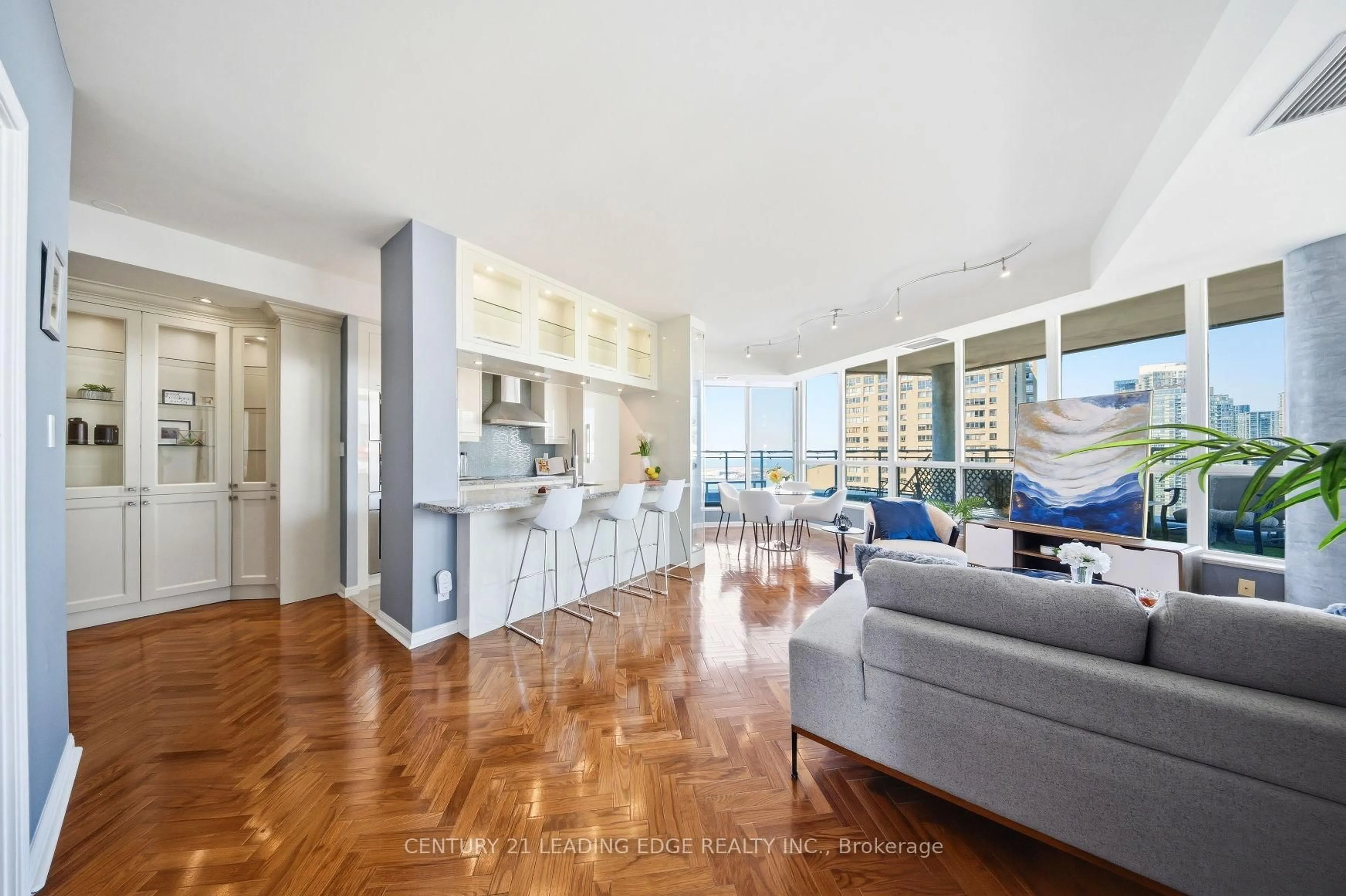 Open concept kitchen, unknown for 230 Queens Quay #2617, Toronto Ontario M5J 2Y7