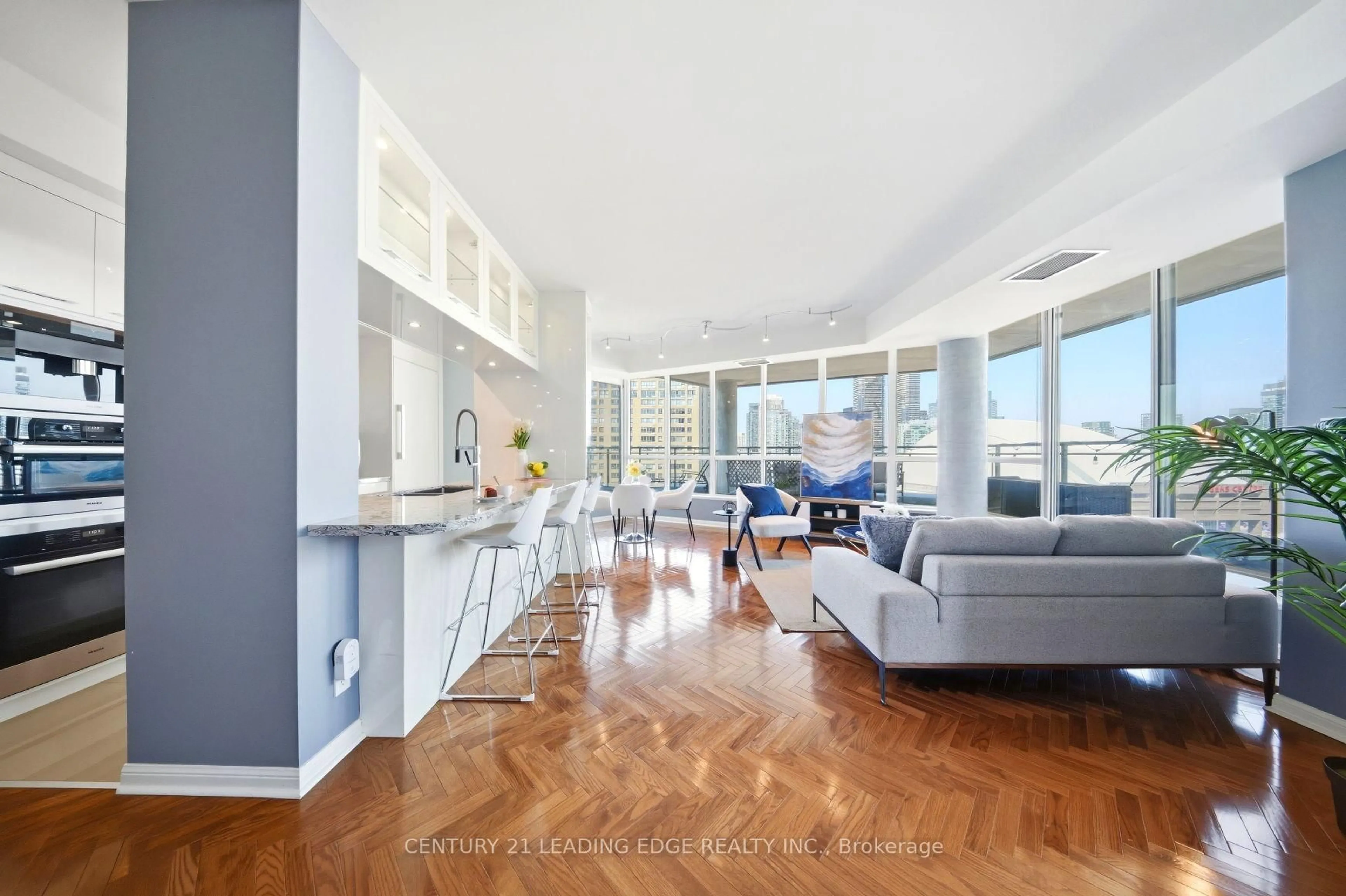 Open concept kitchen, unknown for 230 Queens Quay #2617, Toronto Ontario M5J 2Y7