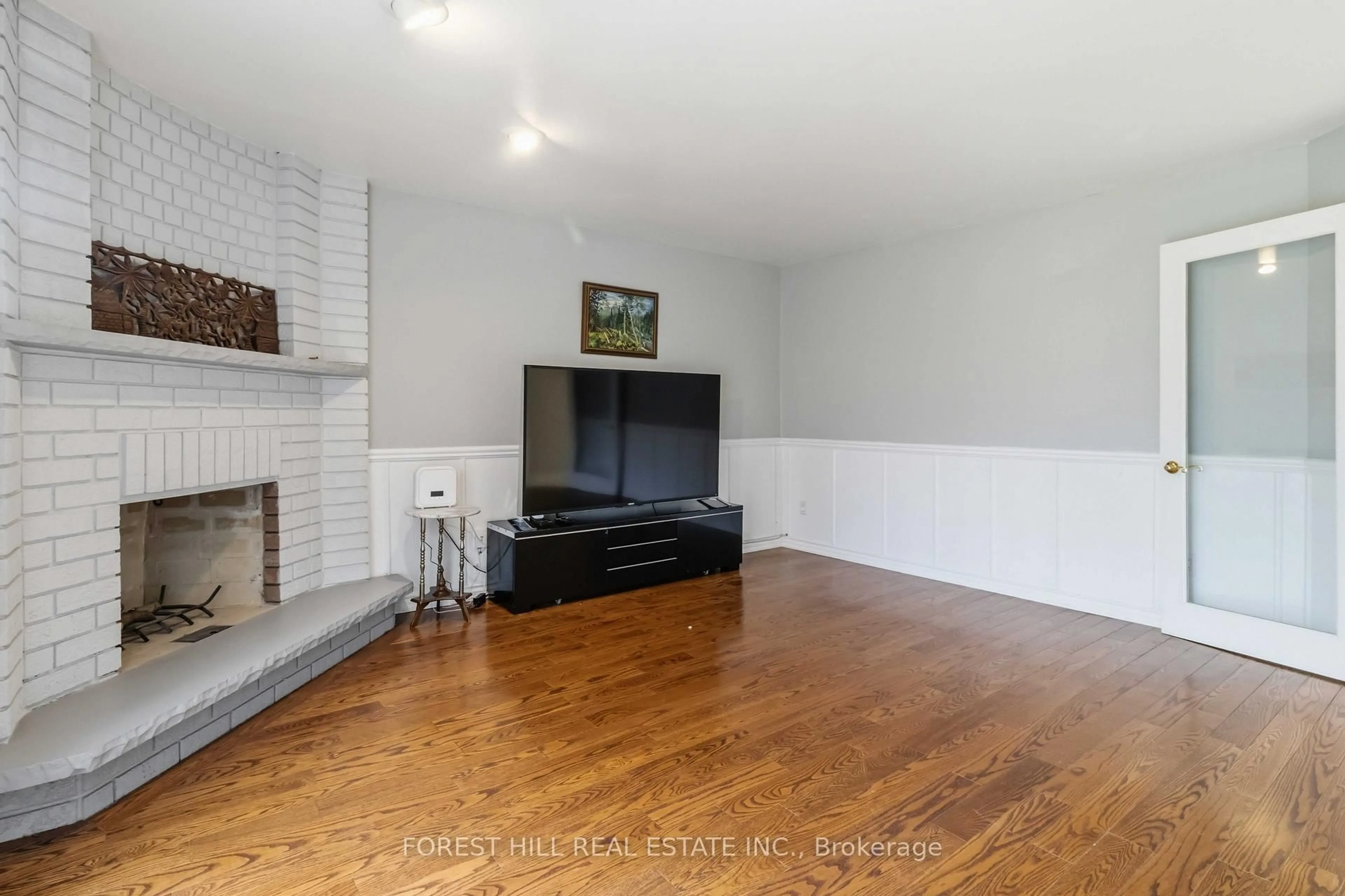 A pic of a room for 189 Mckee Ave, Toronto Ontario M2N 4C6