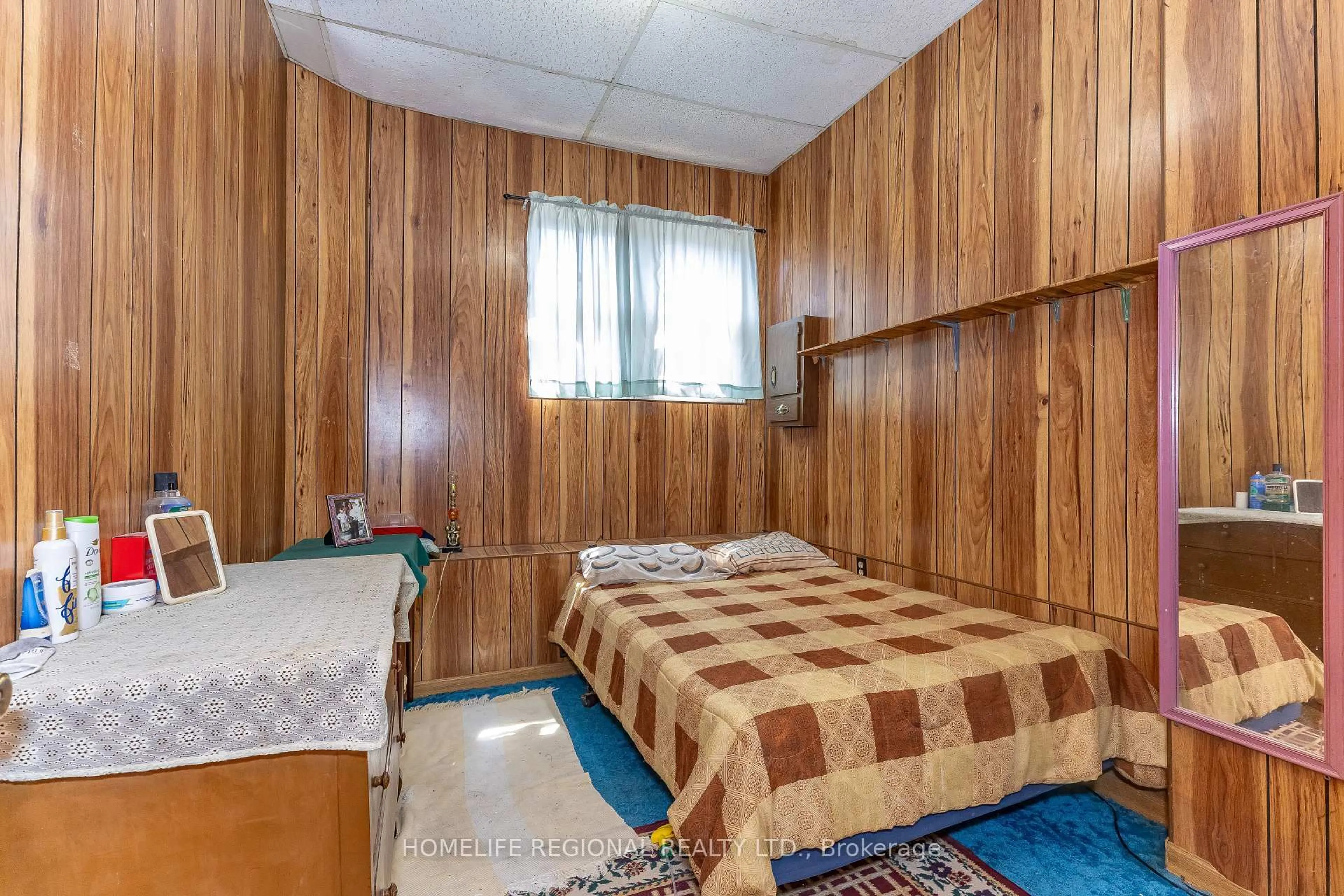A pic of a room for 237 Roxton Rd, Toronto Ontario M6G 3R1