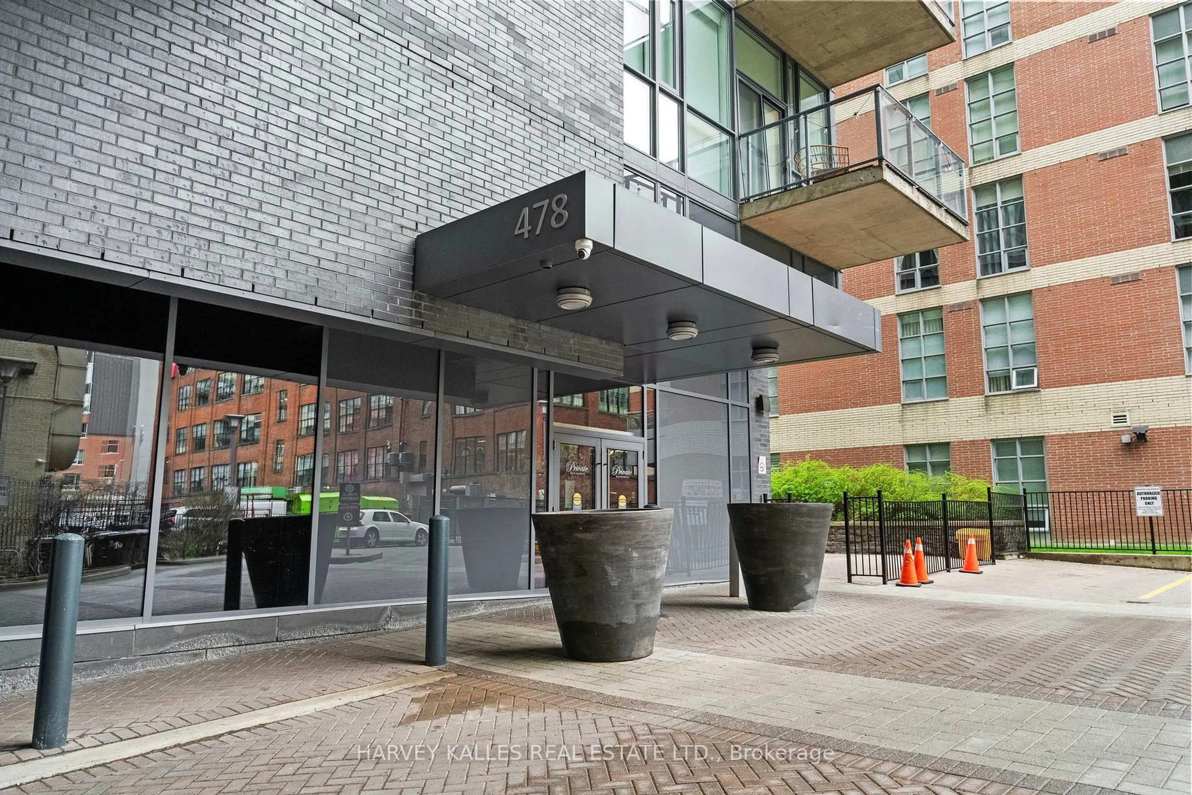 Indoor foyer for 478 King St #712, Toronto Ontario M5V 0A8