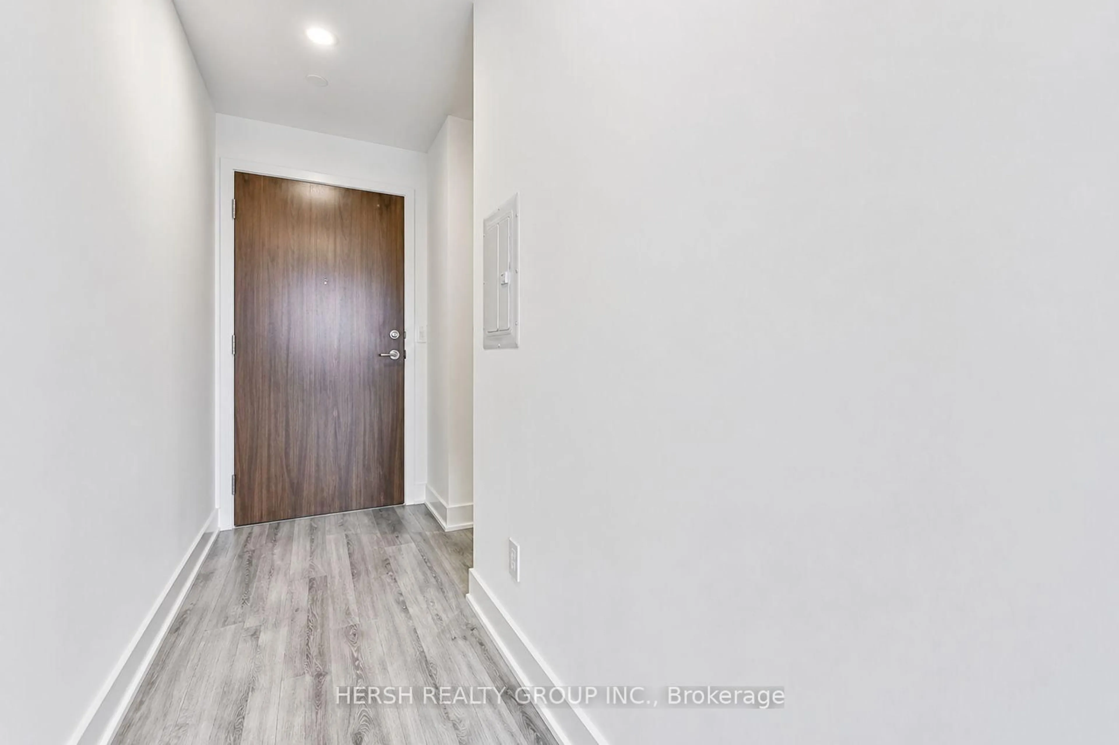 Indoor entryway for 170 Chiltern Hill Rd, Toronto Ontario M6C 3C4