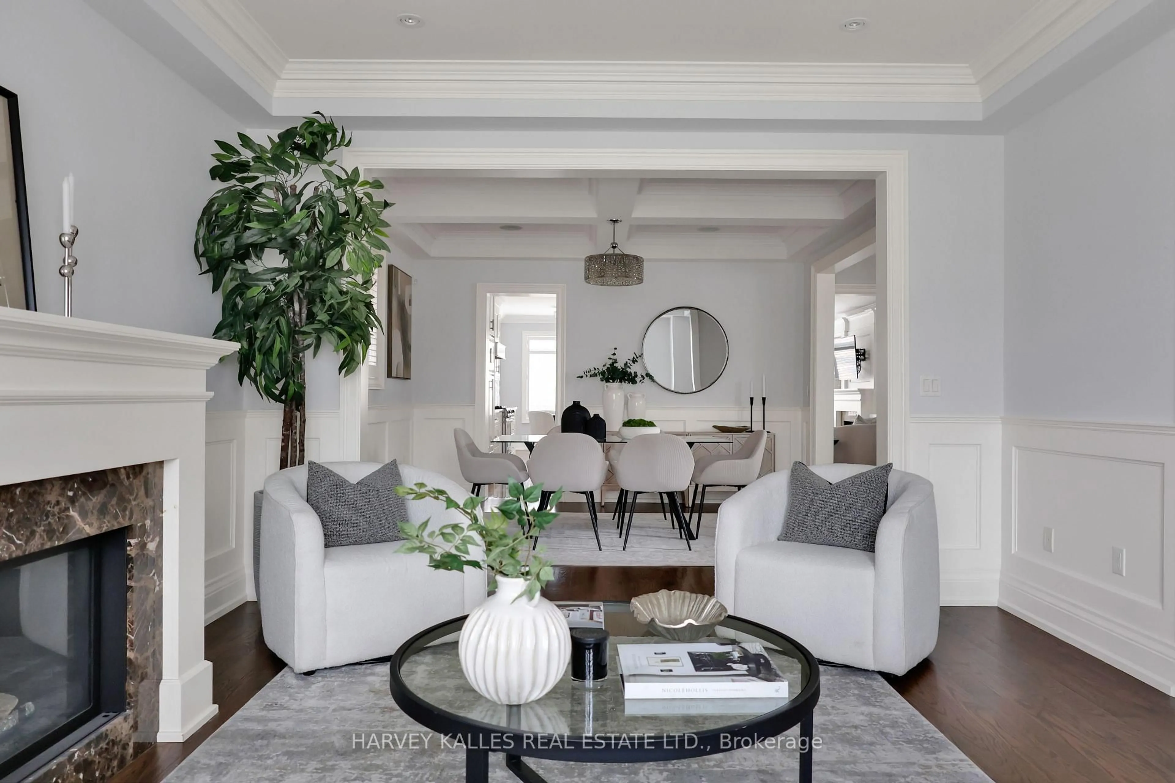 Living room with furniture, unknown for 177 Churchill Ave, Toronto Ontario M2N 1Z3