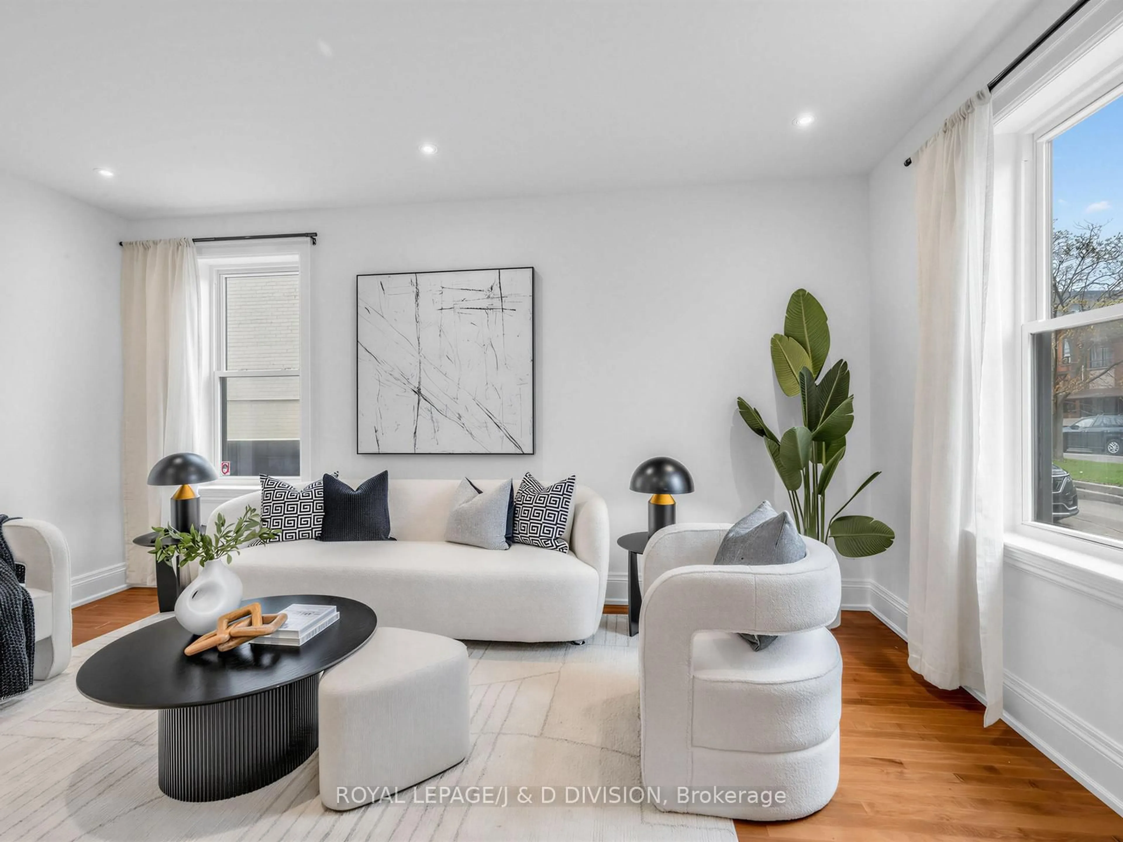 Living room with furniture, unknown for 194 Shaw St, Toronto Ontario M6J 2W8