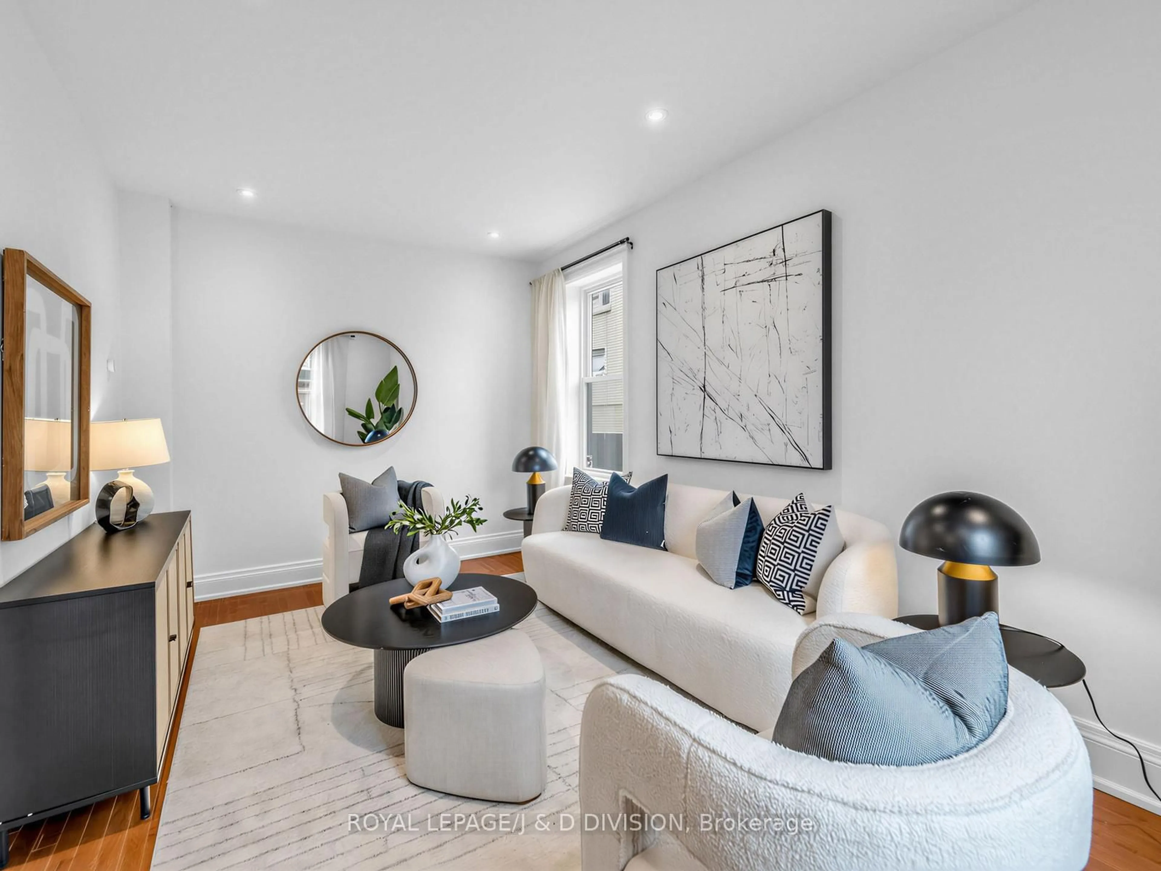 Living room with furniture, unknown for 194 Shaw St, Toronto Ontario M6J 2W8