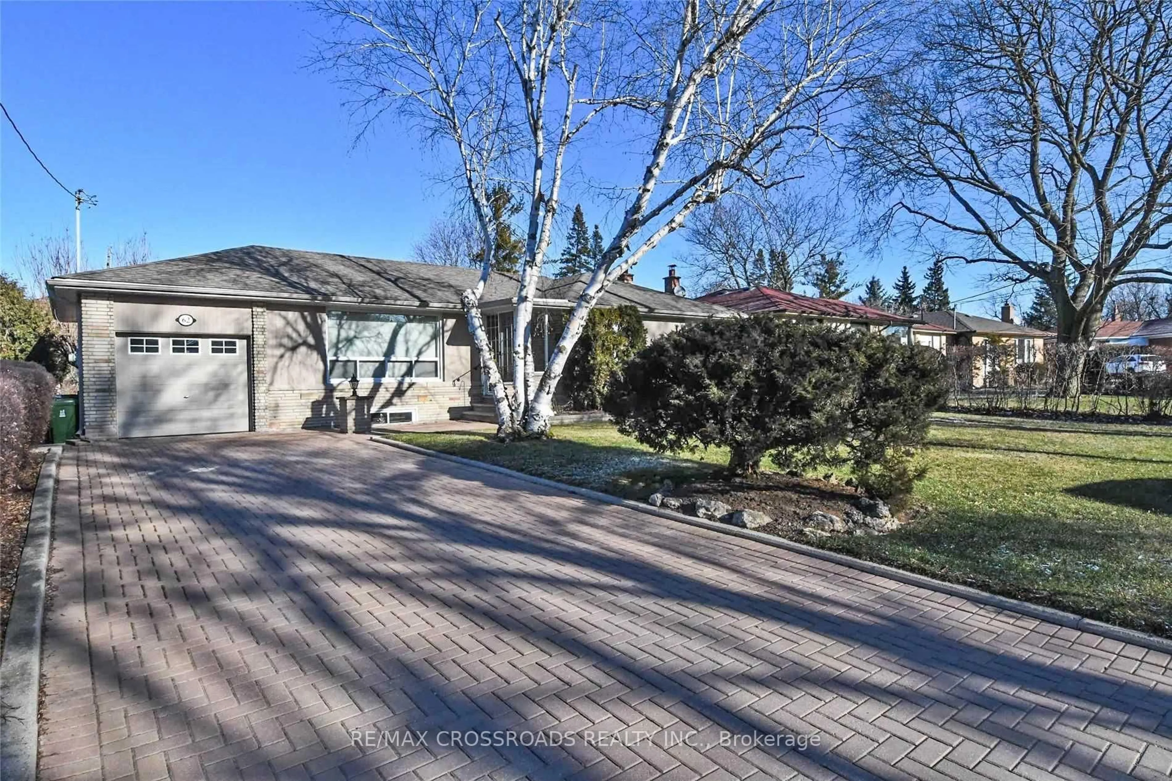 A pic from outside/outdoor area/front of a property/back of a property/a pic from drone, street for 62 Transwell Ave, Toronto Ontario M2R 2K2