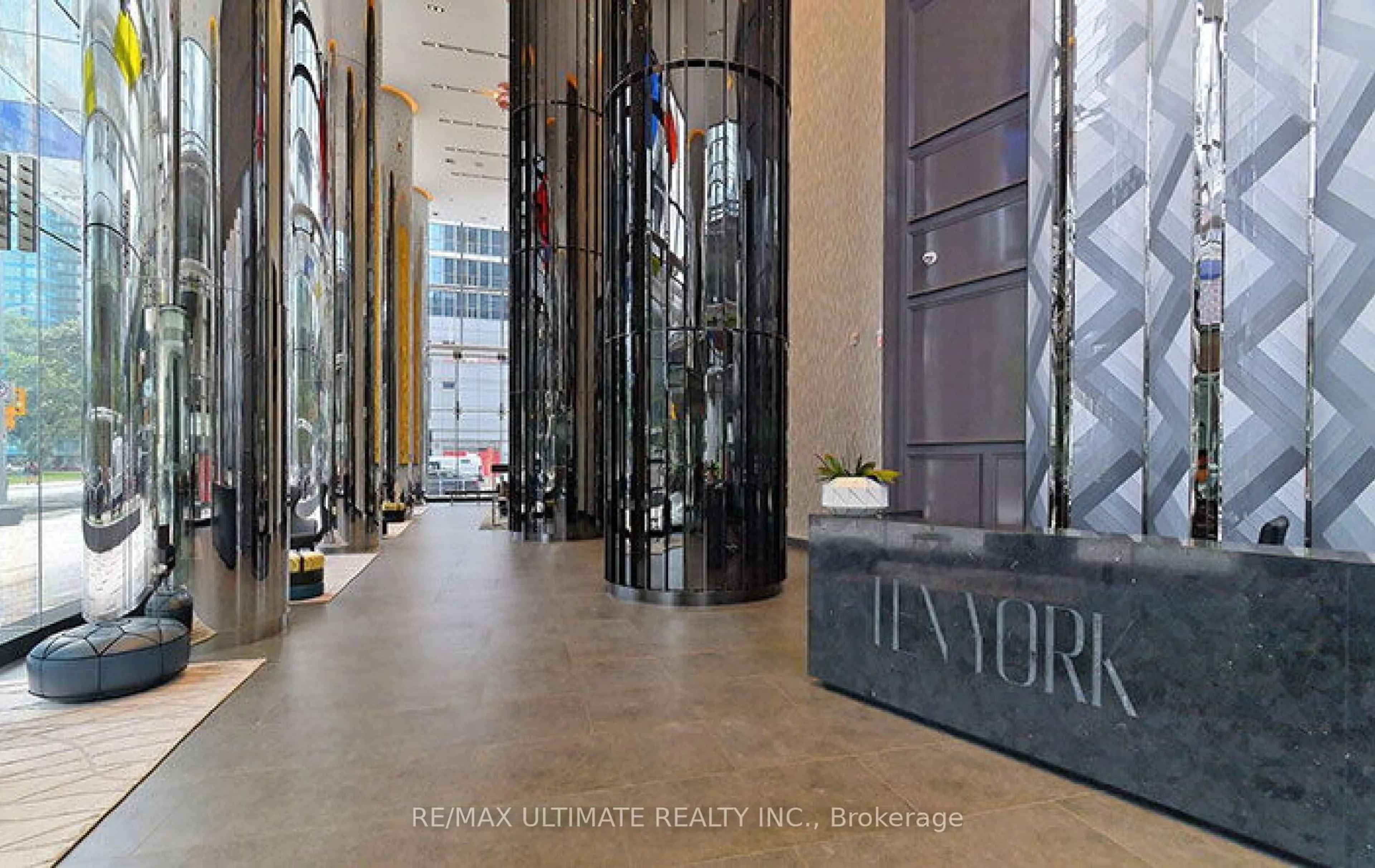 Indoor foyer for 10 York St #3612, Toronto Ontario M5J 0E1