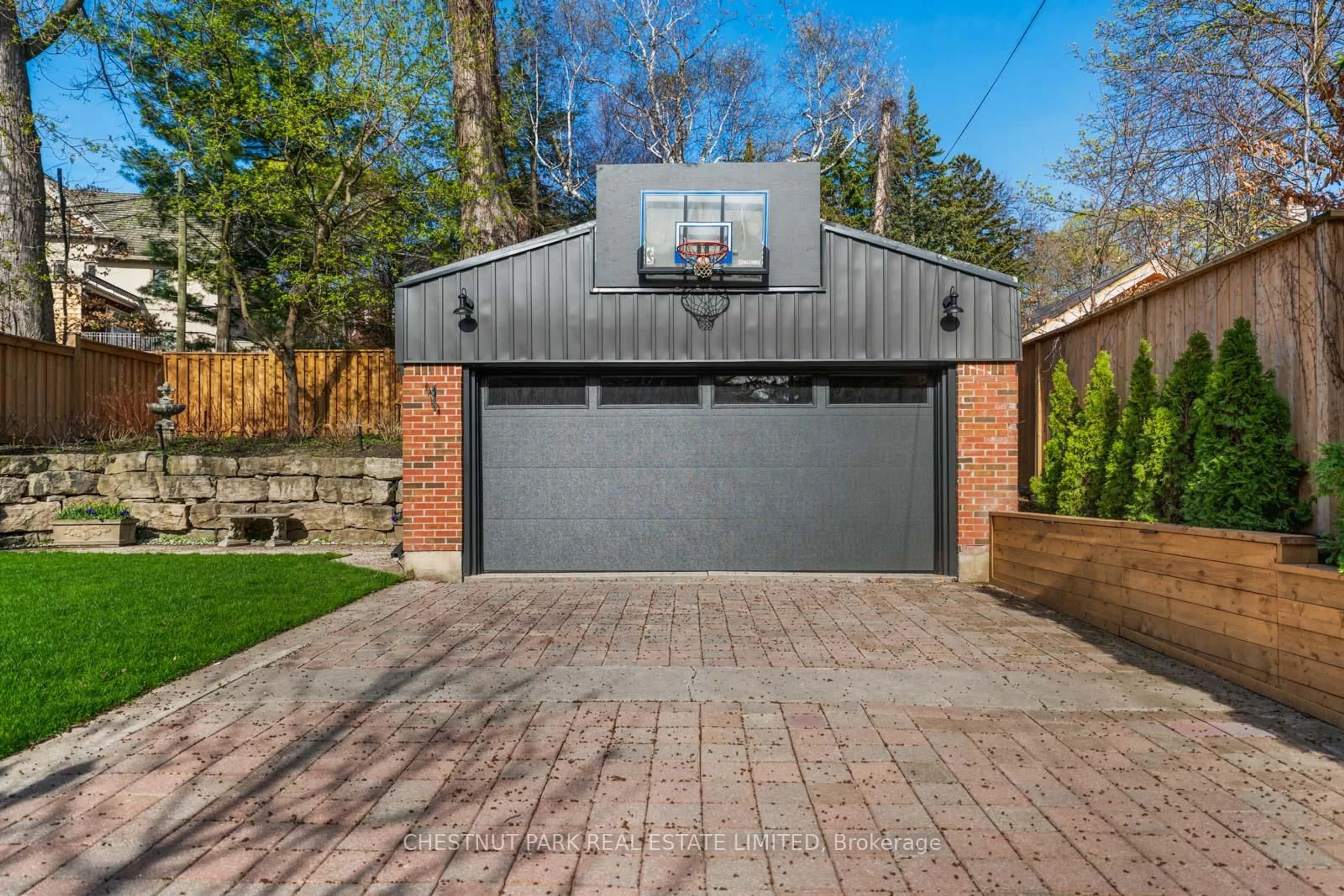 Indoor garage for 35 Weybourne Cres, Toronto Ontario M4N 2R4
