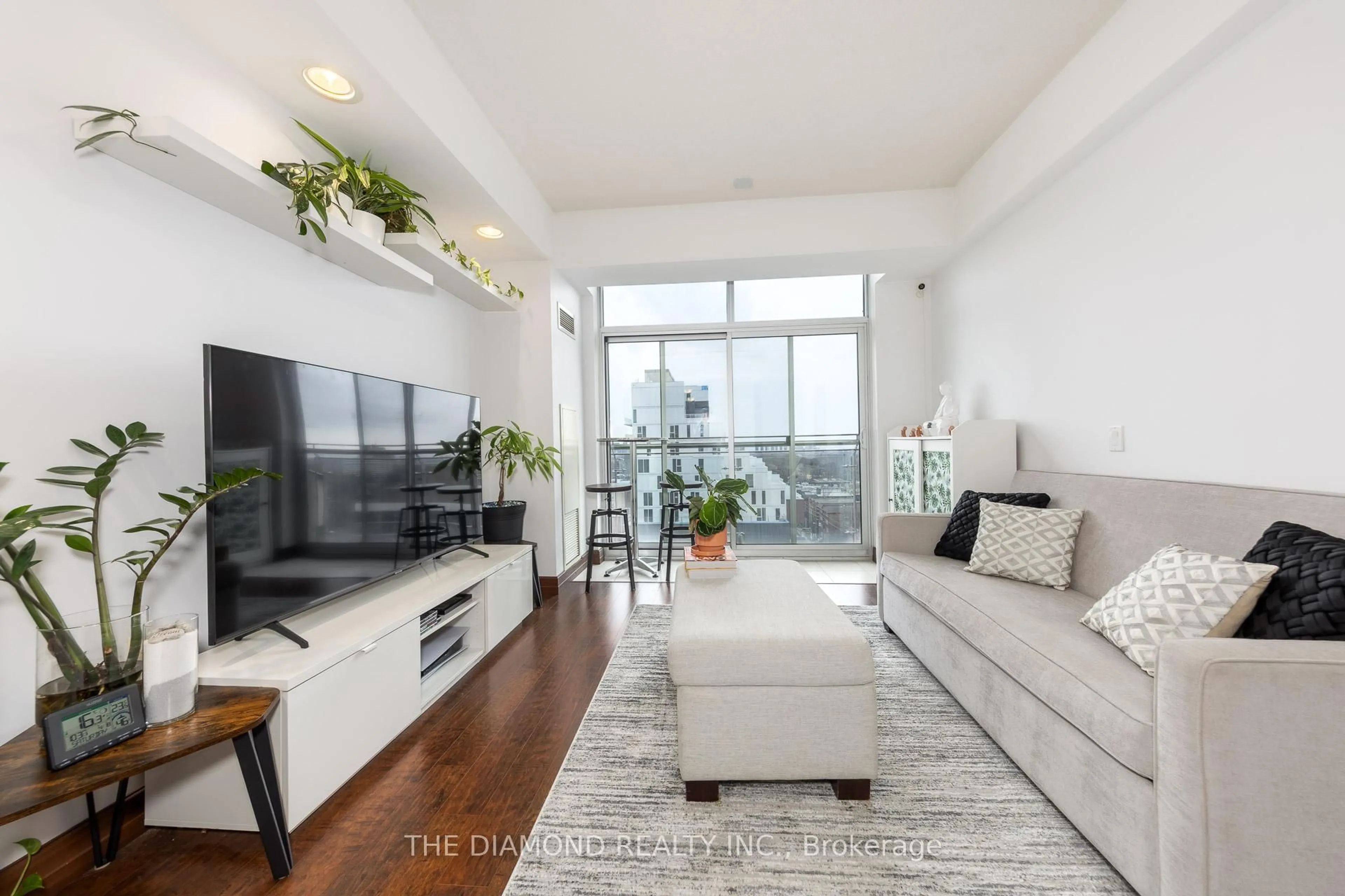 Living room with furniture, unknown for 15 Maplewood Ave #PH 5, Toronto Ontario M6C 4B4