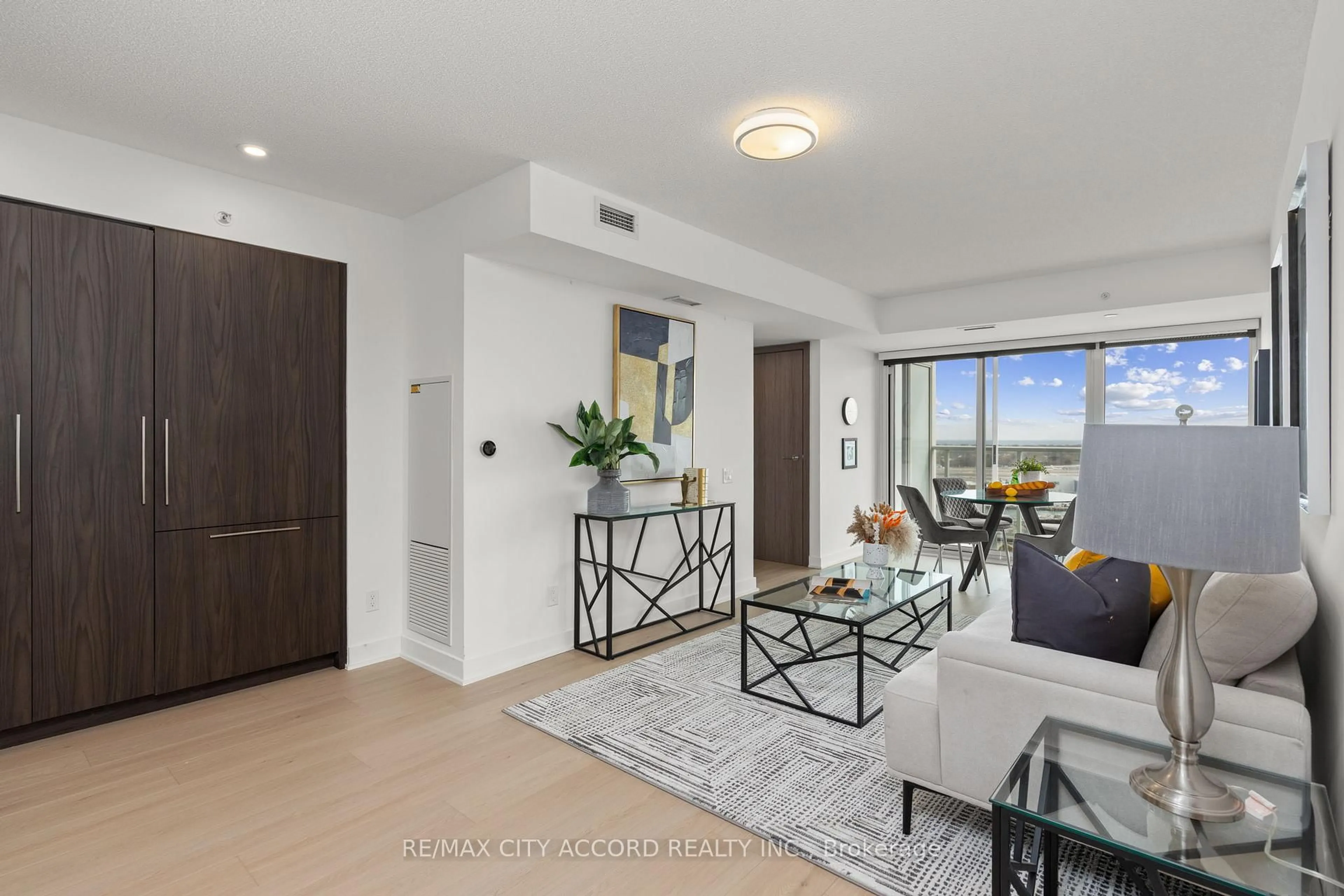 Living room with furniture, unknown for 17 Bathurst St #2015, Toronto Ontario M5V 0N1