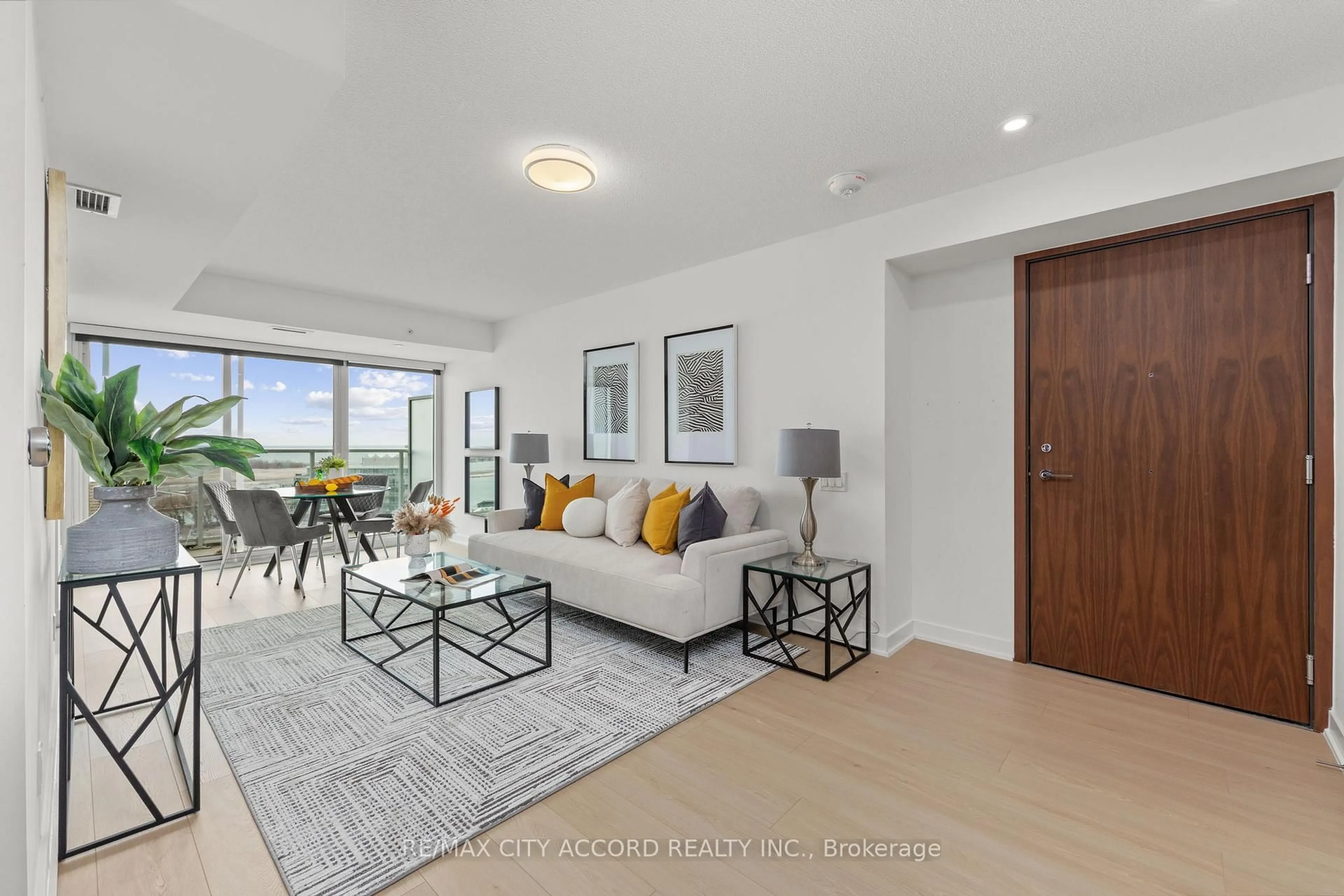 Living room with furniture, unknown for 17 Bathurst St #2015, Toronto Ontario M5V 0N1
