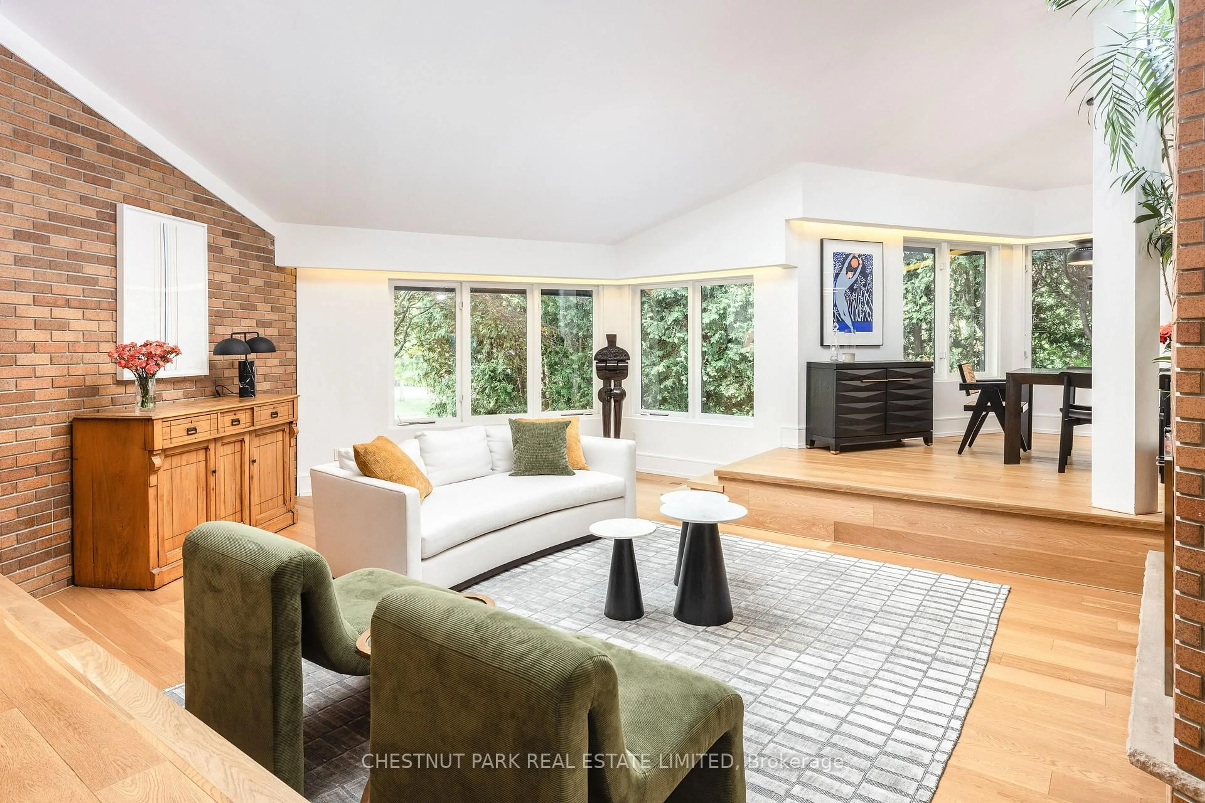 Living room with furniture, unknown for 20 Lower Links Rd, Toronto Ontario M2P 1H6