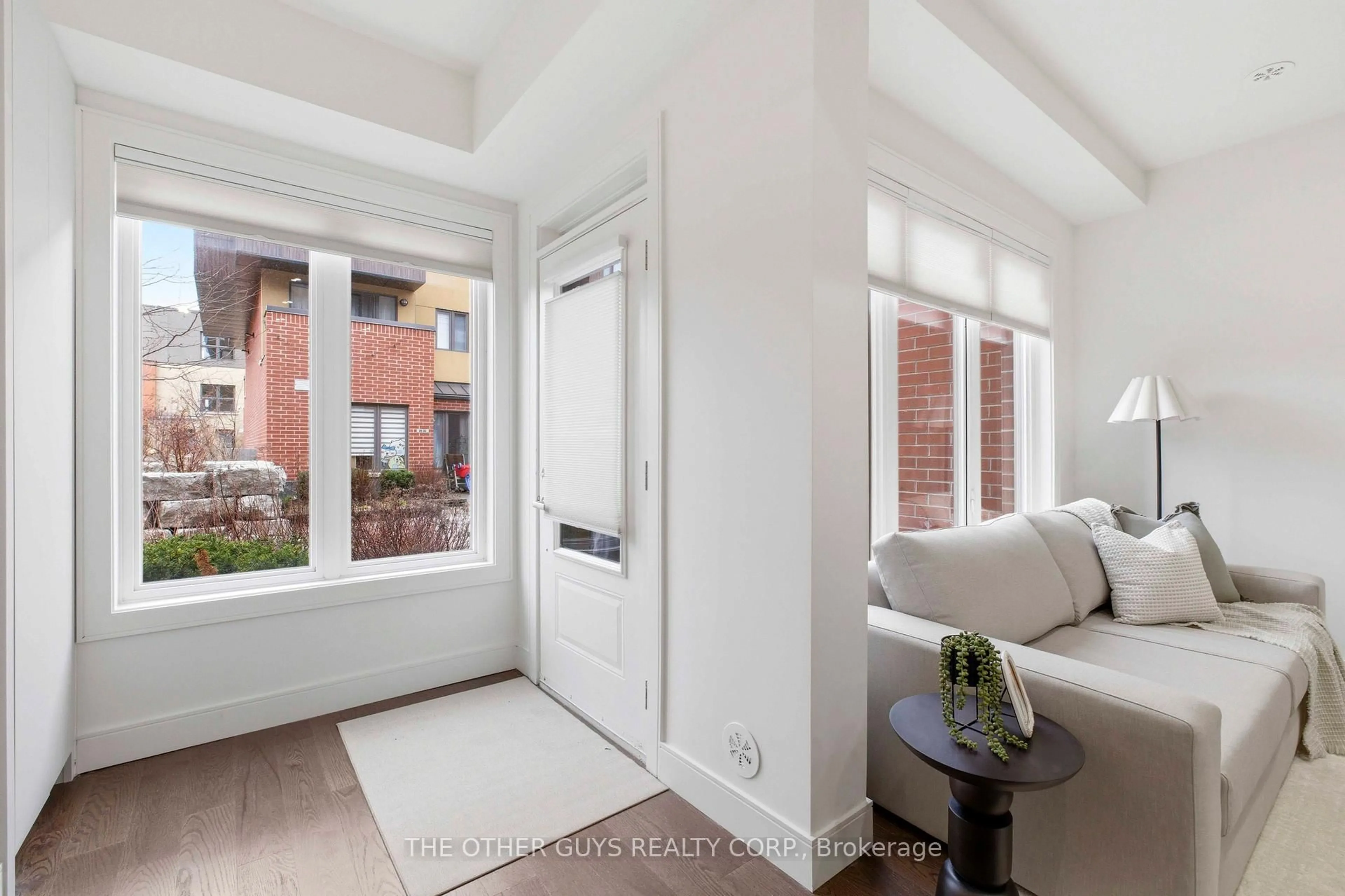 Indoor entryway for 9R Clintwood Gate #18, Toronto Ontario M3A 0A8