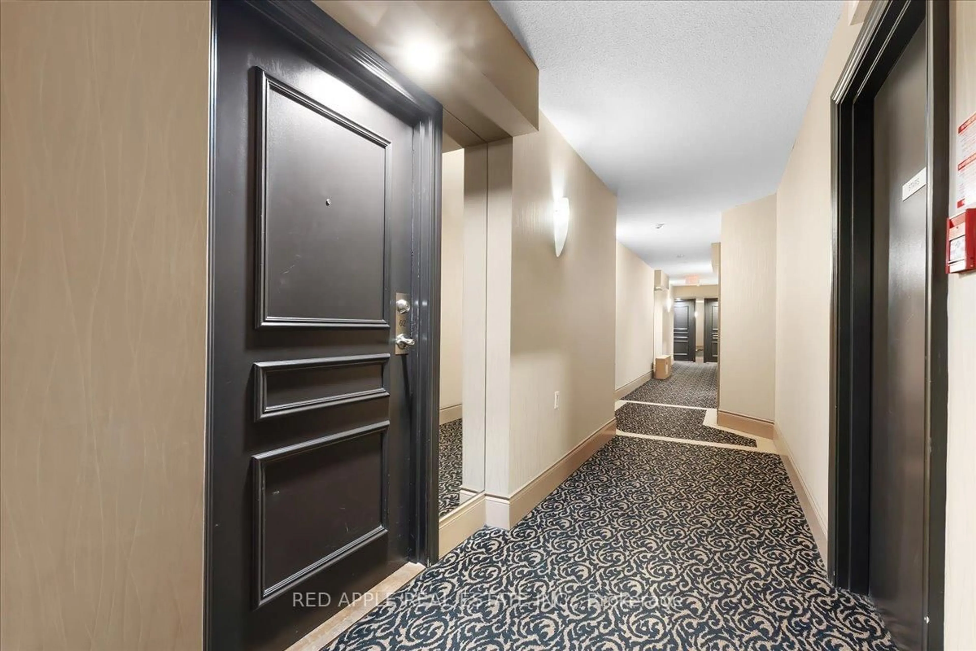 Indoor foyer for 872 Sheppard Ave #612, Toronto Ontario M3H 5V5