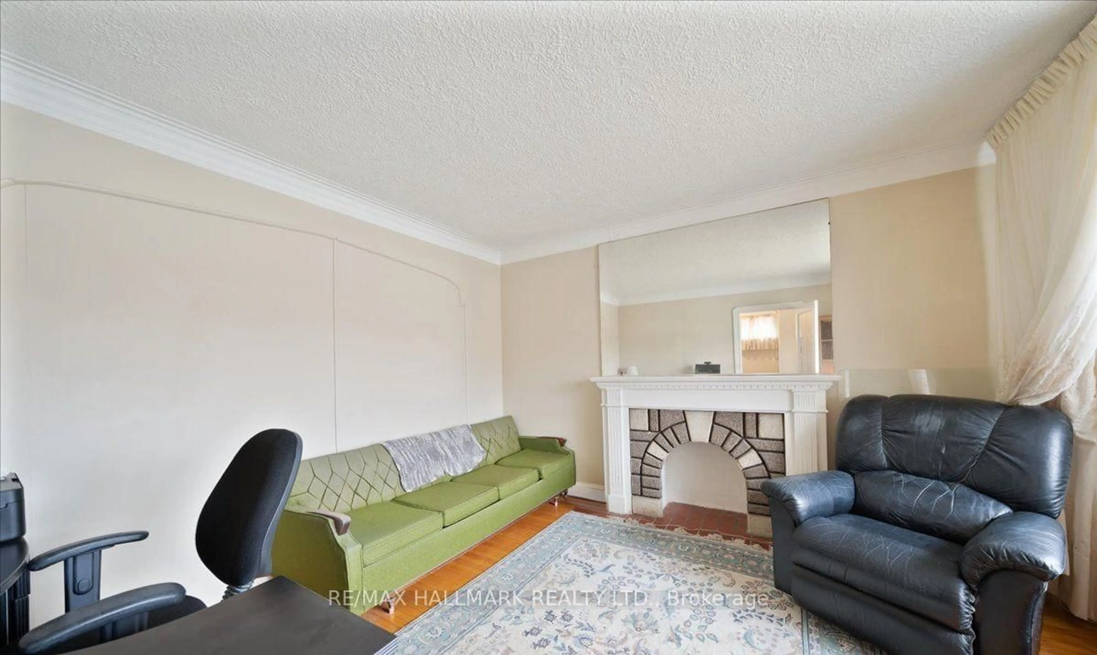 Living room with furniture, unknown for 39 Lanark Ave, Toronto Ontario M6C 2B5