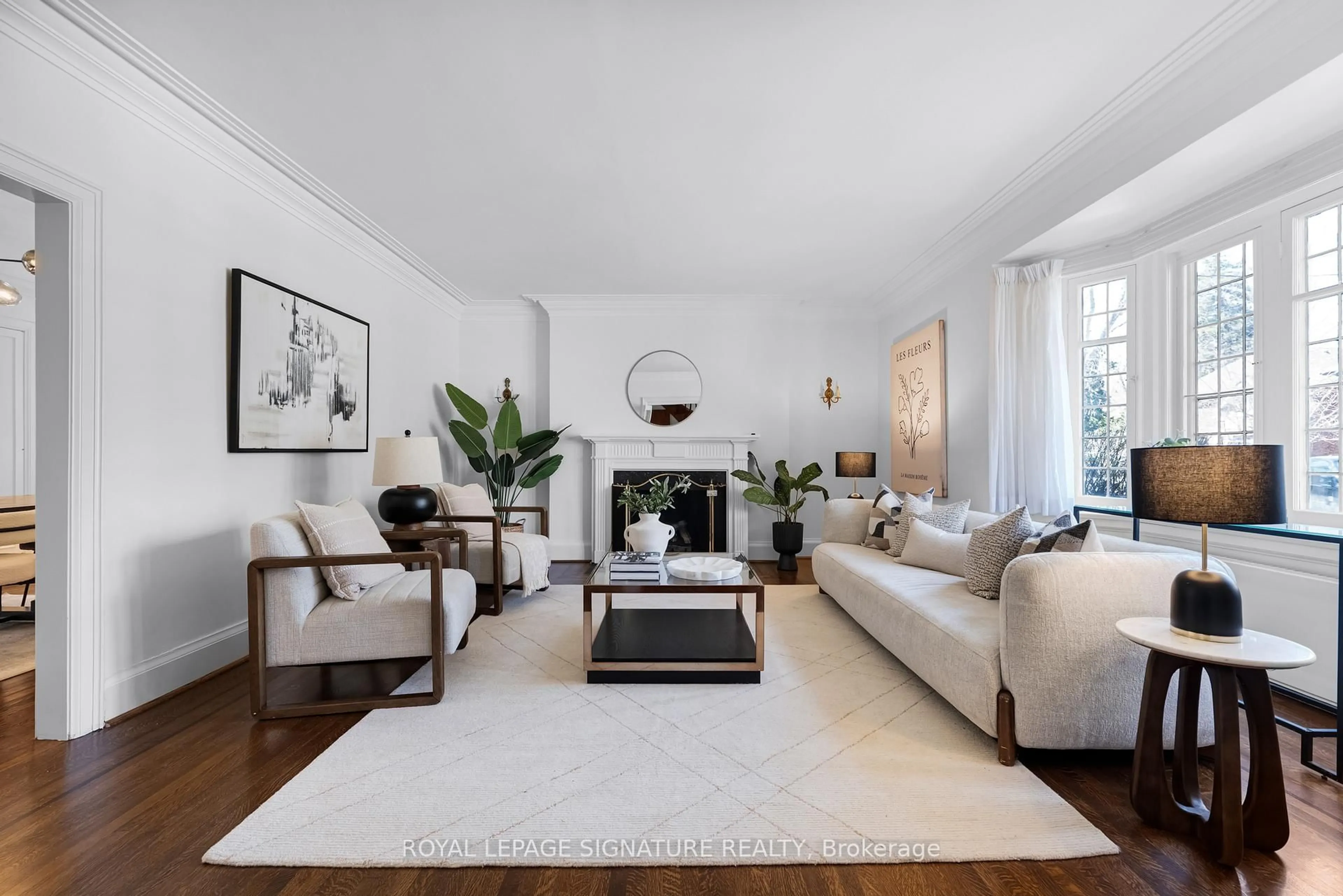 Living room with furniture, unknown for 361 Lytton Blvd, Toronto Ontario M5N 1R9