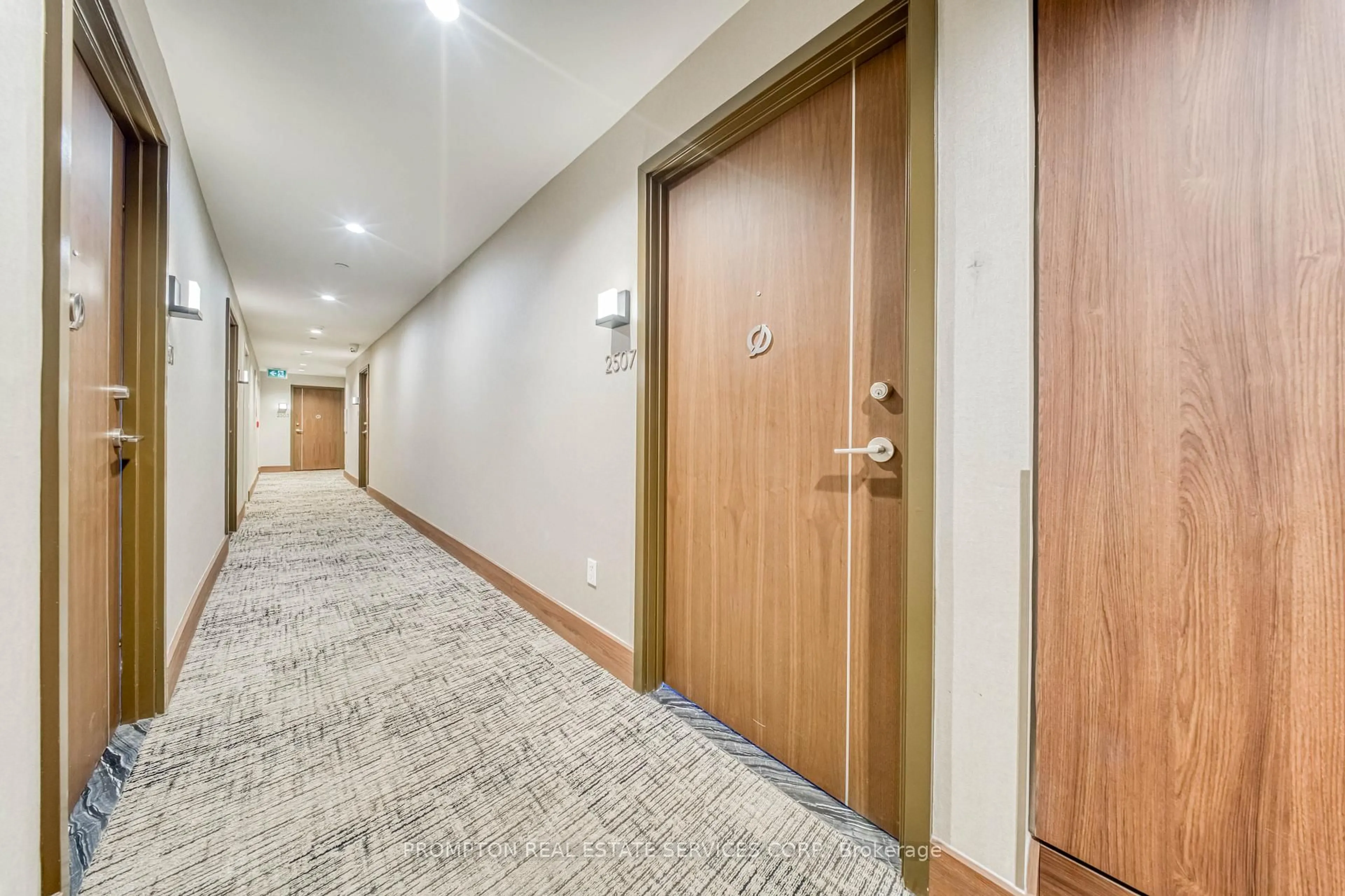 Indoor foyer for 115 McMahon Dr #2507, Toronto Ontario M2K 0E3